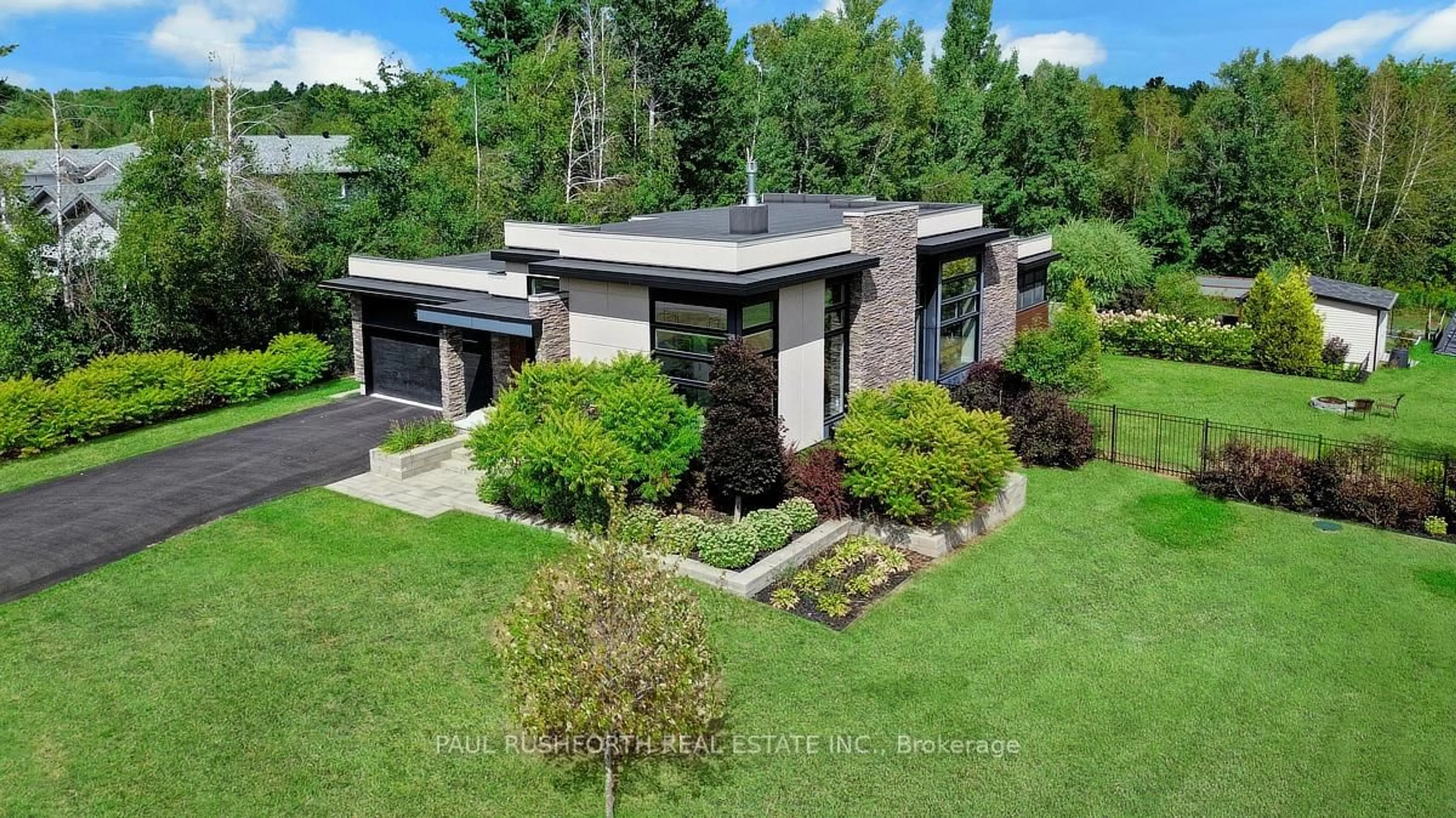 A pic from outside/outdoor area/front of a property/back of a property/a pic from drone, unknown for 2189 Onyx St, Vars Ontario K0A 3H0