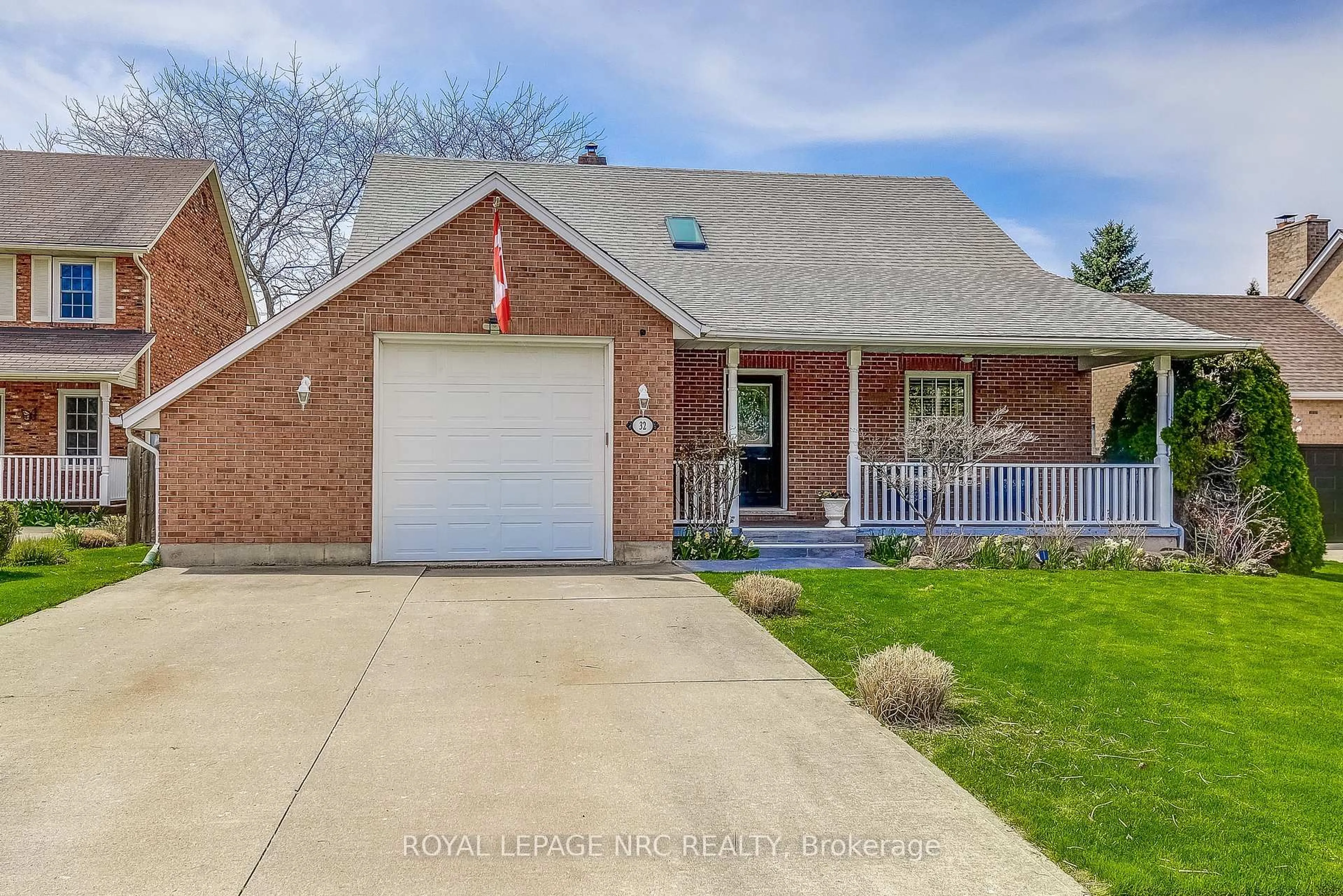 Home with brick exterior material, street for 32 The Promenade Rd, Niagara-on-the-Lake Ontario L0S 1J0