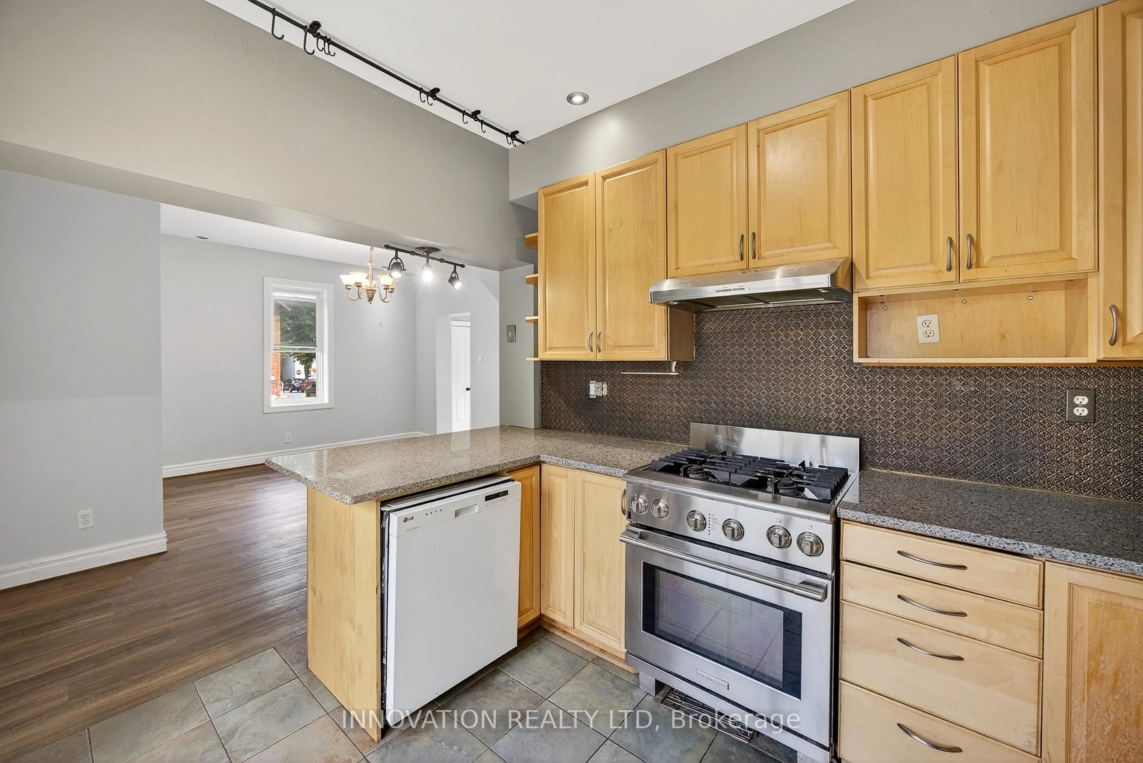 Standard kitchen, unknown for 19 Herriott St, Carleton Place Ontario K7C 2A4