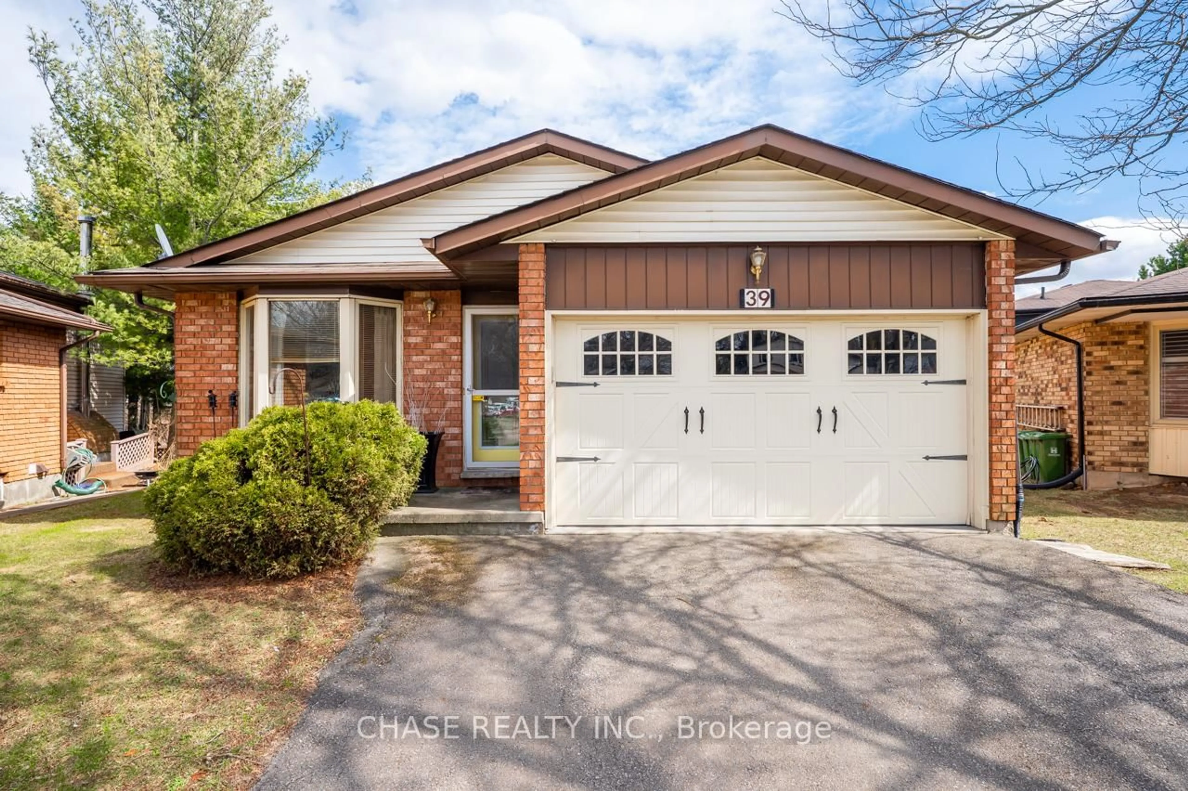 Home with brick exterior material, street for 39 Bloomsbury Crt, Hamilton Ontario L9G 4L6