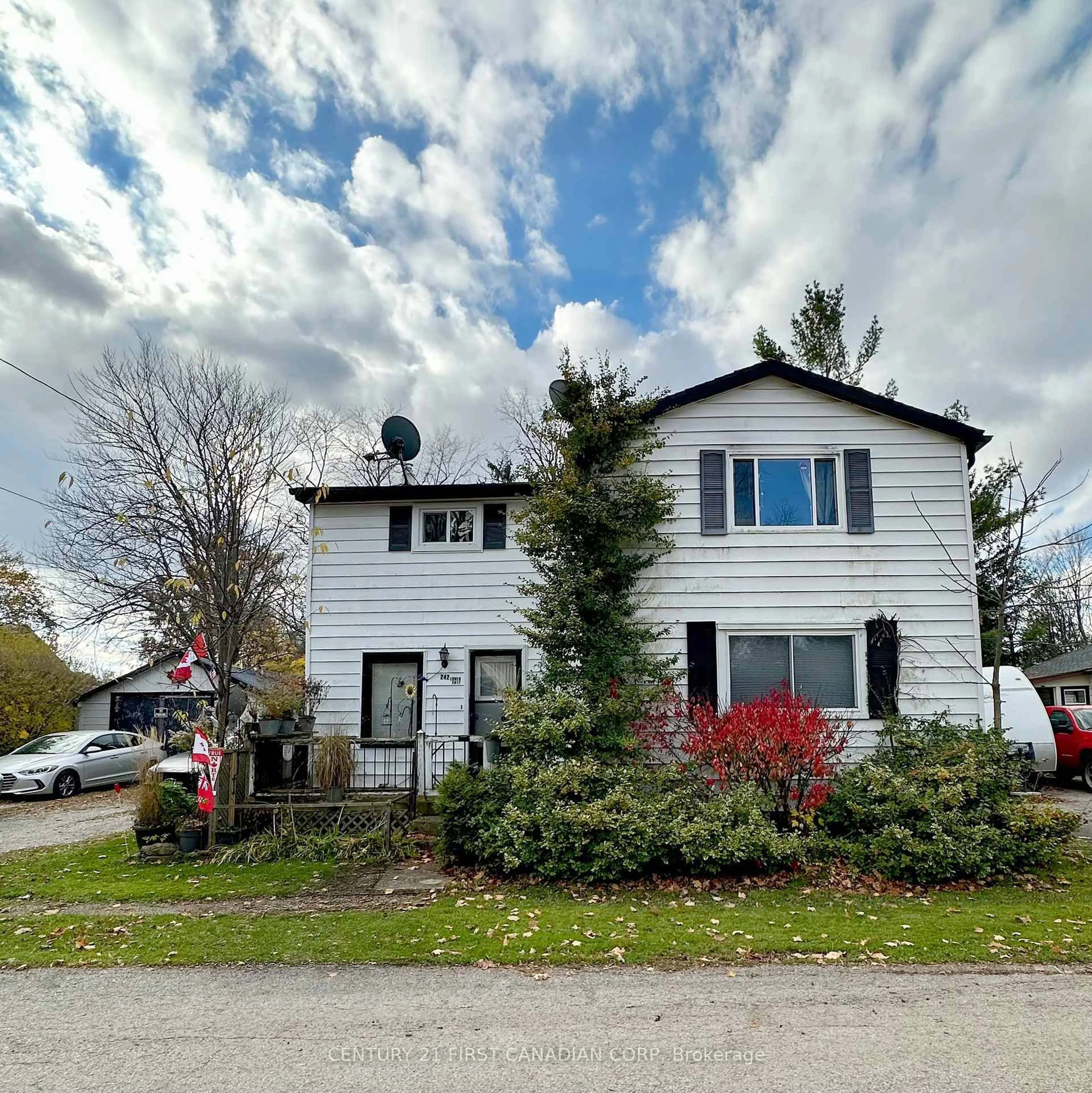A pic from outside/outdoor area/front of a property/back of a property/a pic from drone, street for 242 Victoria St, Central Elgin Ontario N0L 1B0