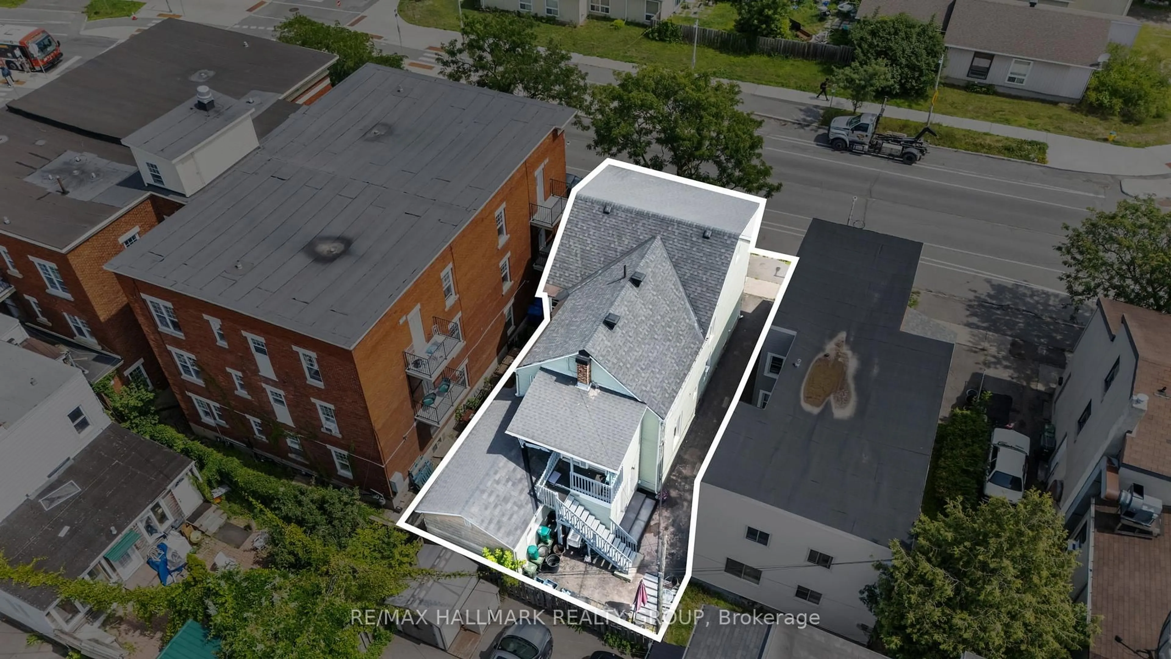 A pic from outside/outdoor area/front of a property/back of a property/a pic from drone, building for 62-64 COBOURG St, Ottawa Ontario K1N 8G8