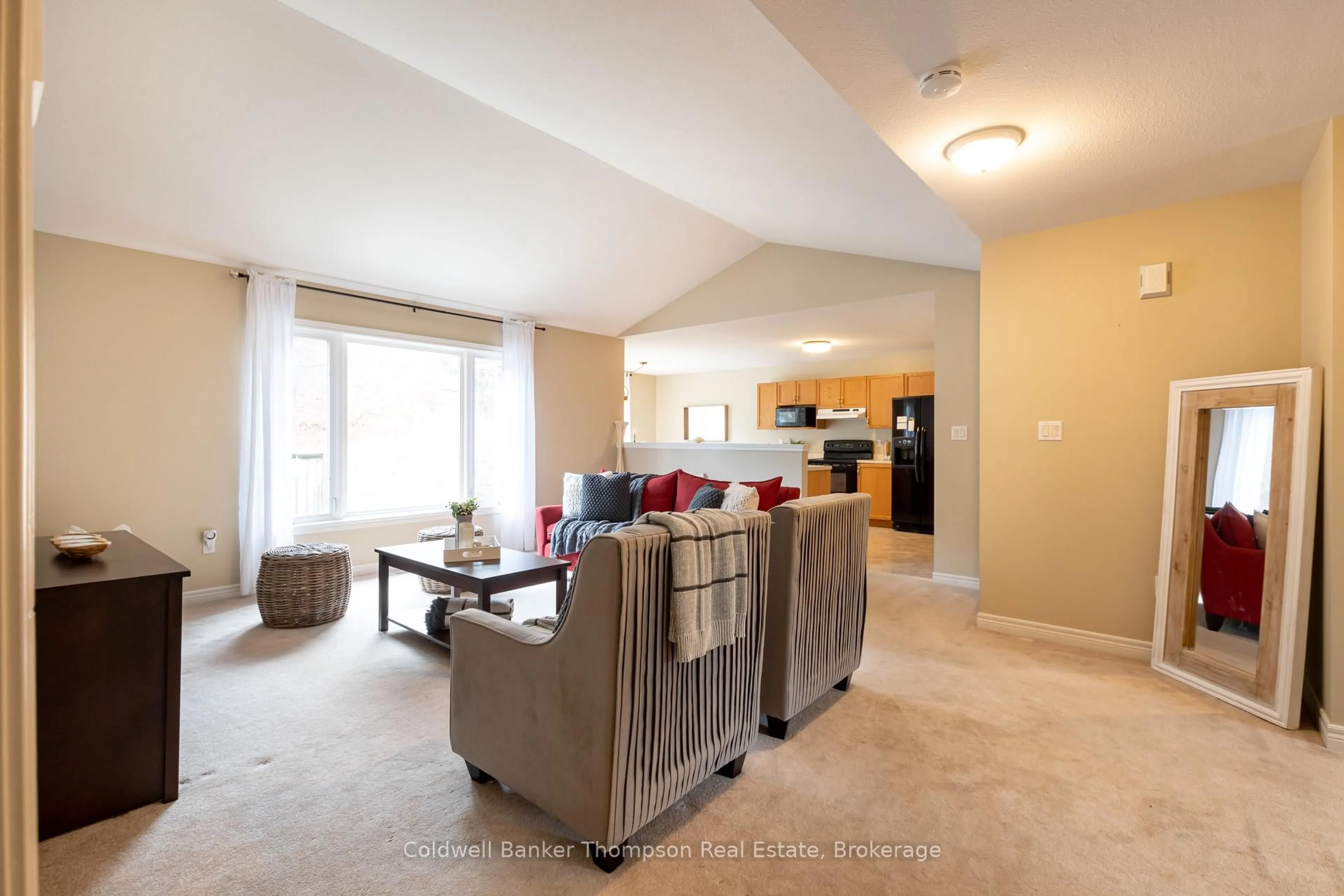 Living room with furniture, unknown for 28 KIRBYS Way, Huntsville Ontario P1H 2M5