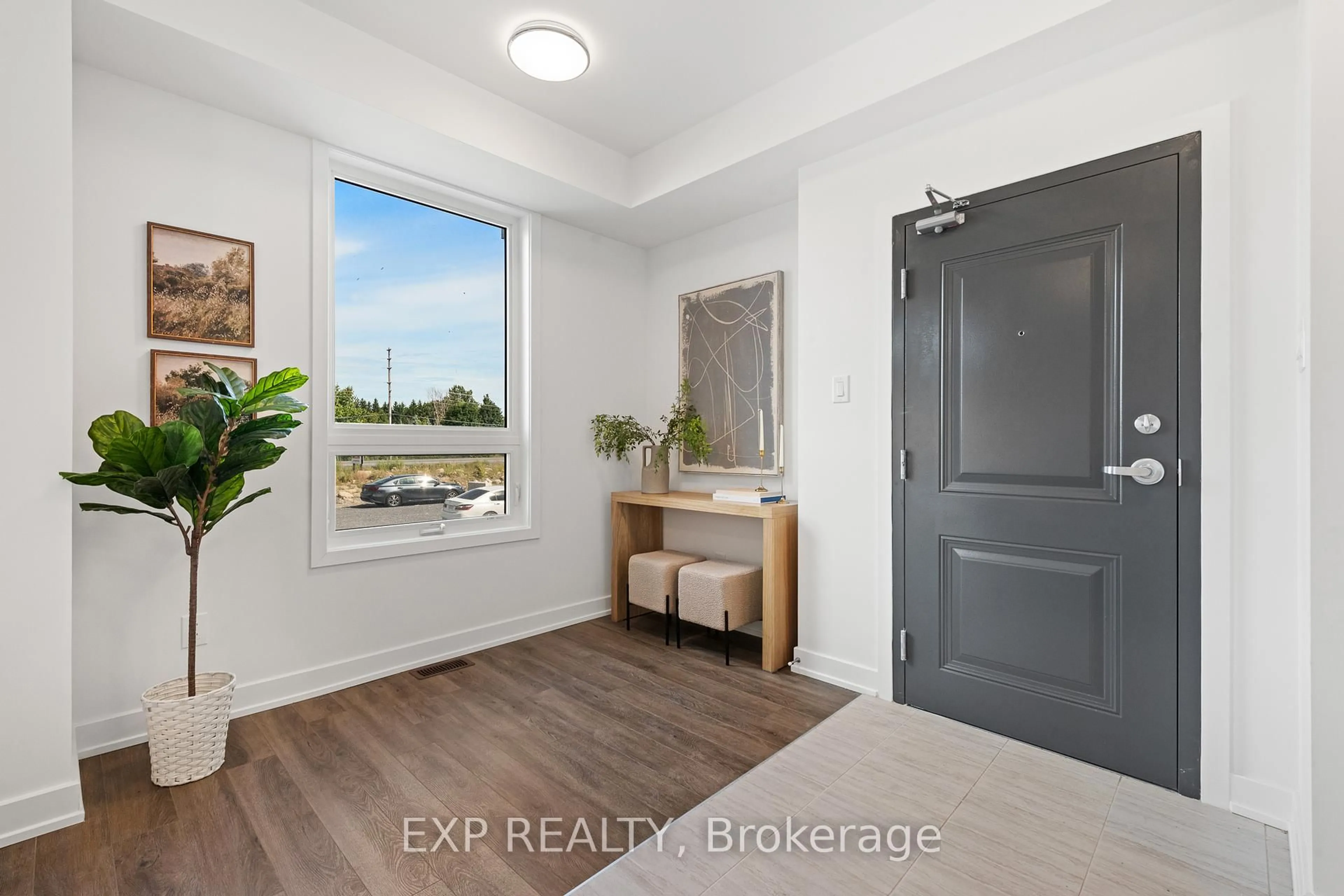 Indoor entryway for 815 Silhouette Private, Ottawa Ontario K2J 4S3