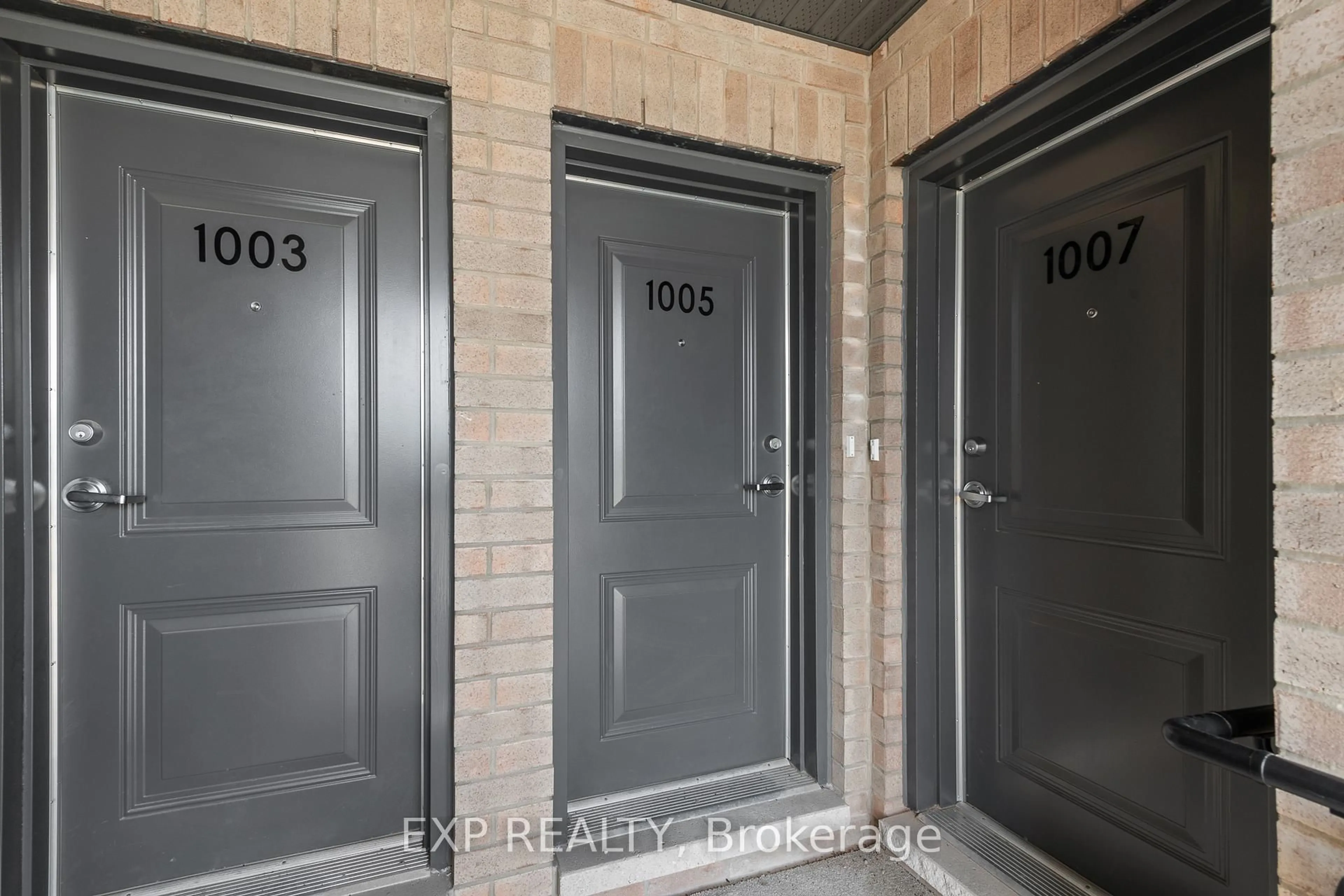 Indoor entryway for 1005 Silhouette Private, Ottawa Ontario K2J 4S3