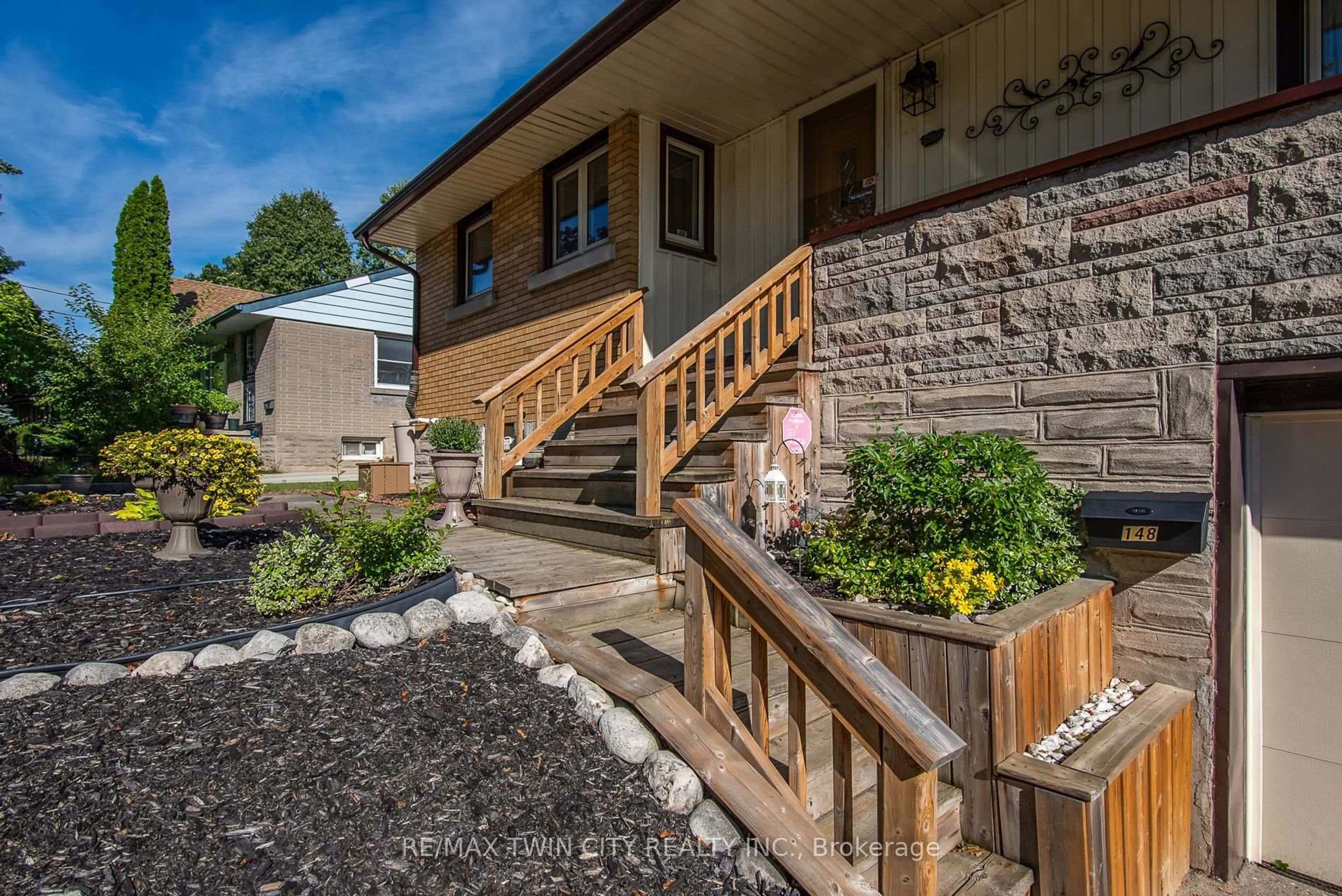Patio, street for 148 Siebert Ave, Kitchener Ontario N2C 2A8