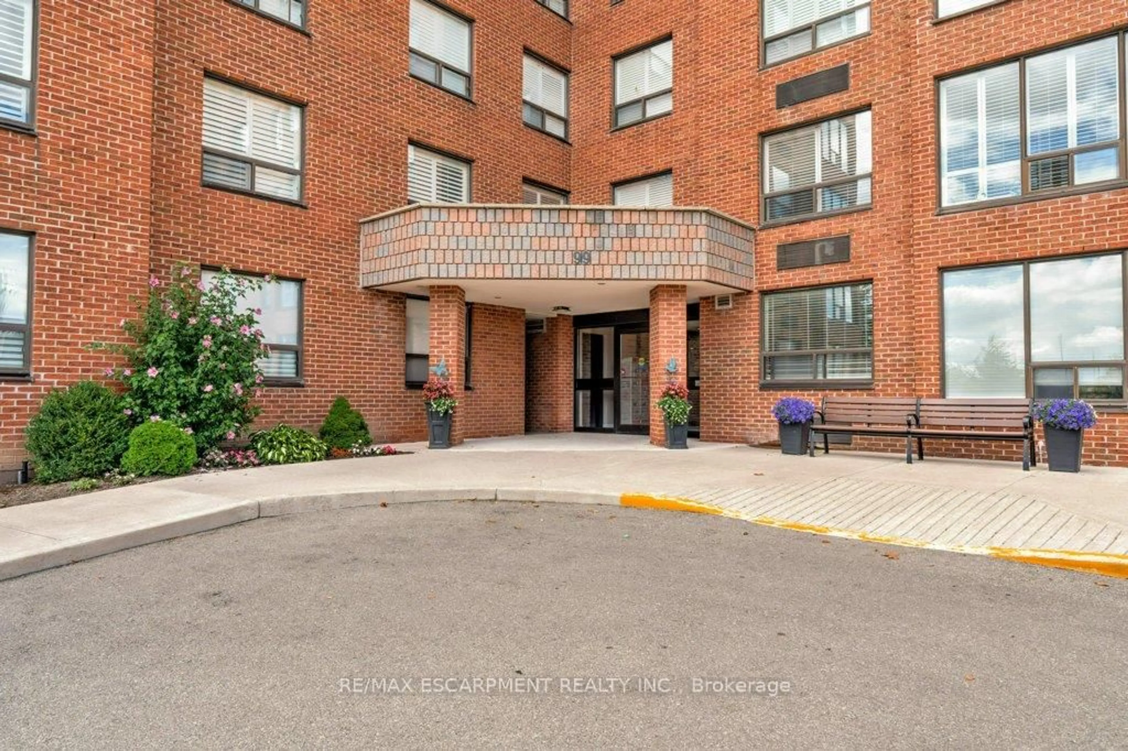Unknown for 99 DONN Ave #408, Hamilton Ontario L8G 5B2