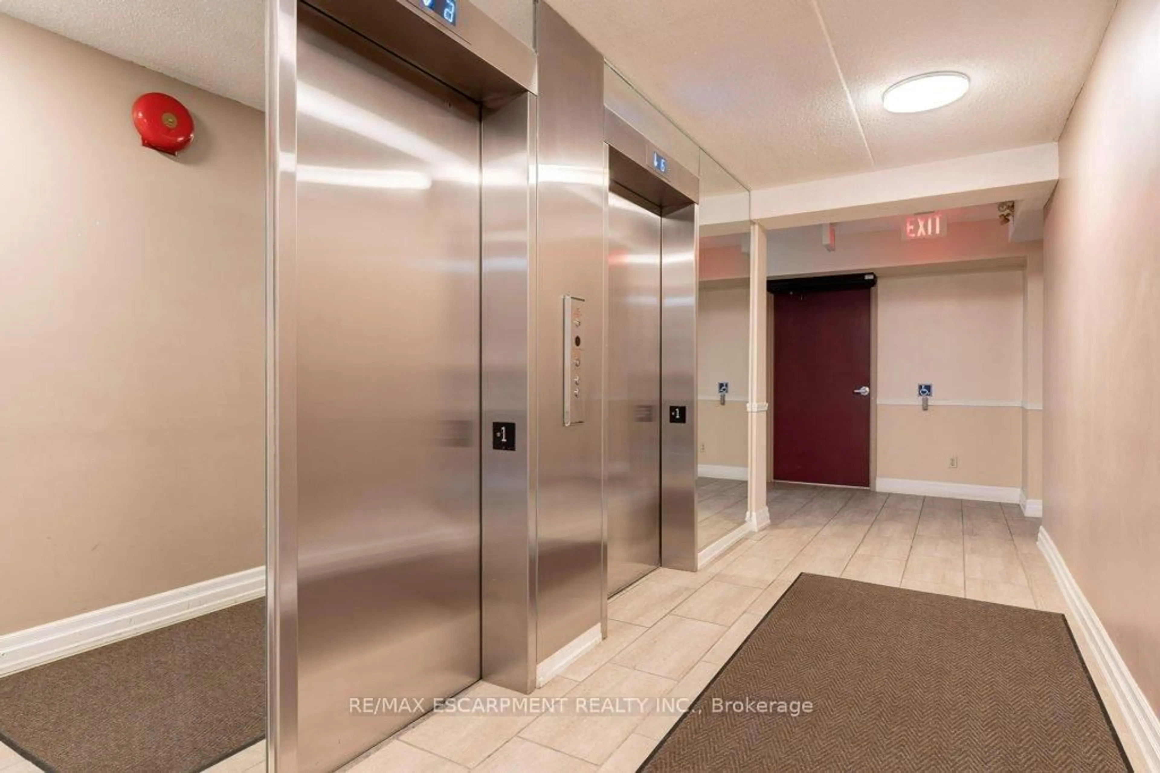 Indoor foyer for 99 DONN Ave #408, Hamilton Ontario L8G 5B2