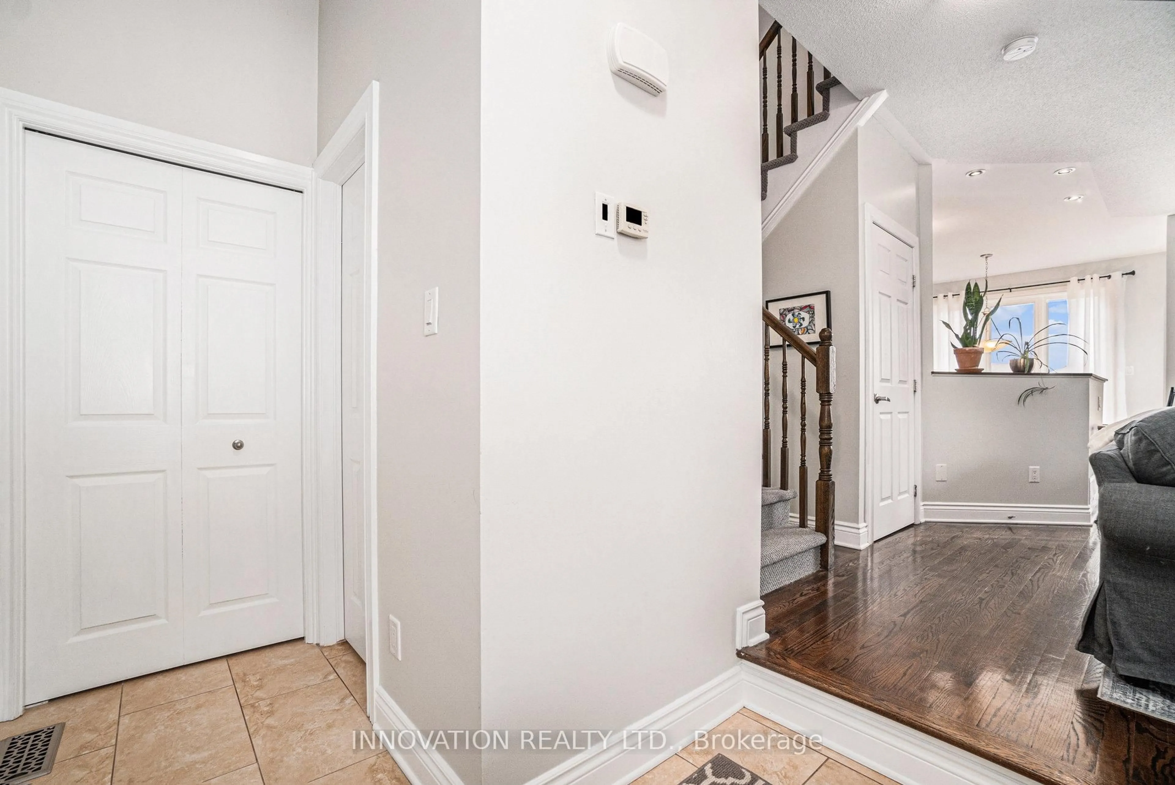 Indoor entryway for 41 Mcgregor Scobie Cres, Arnprior Ontario K7S 0G5