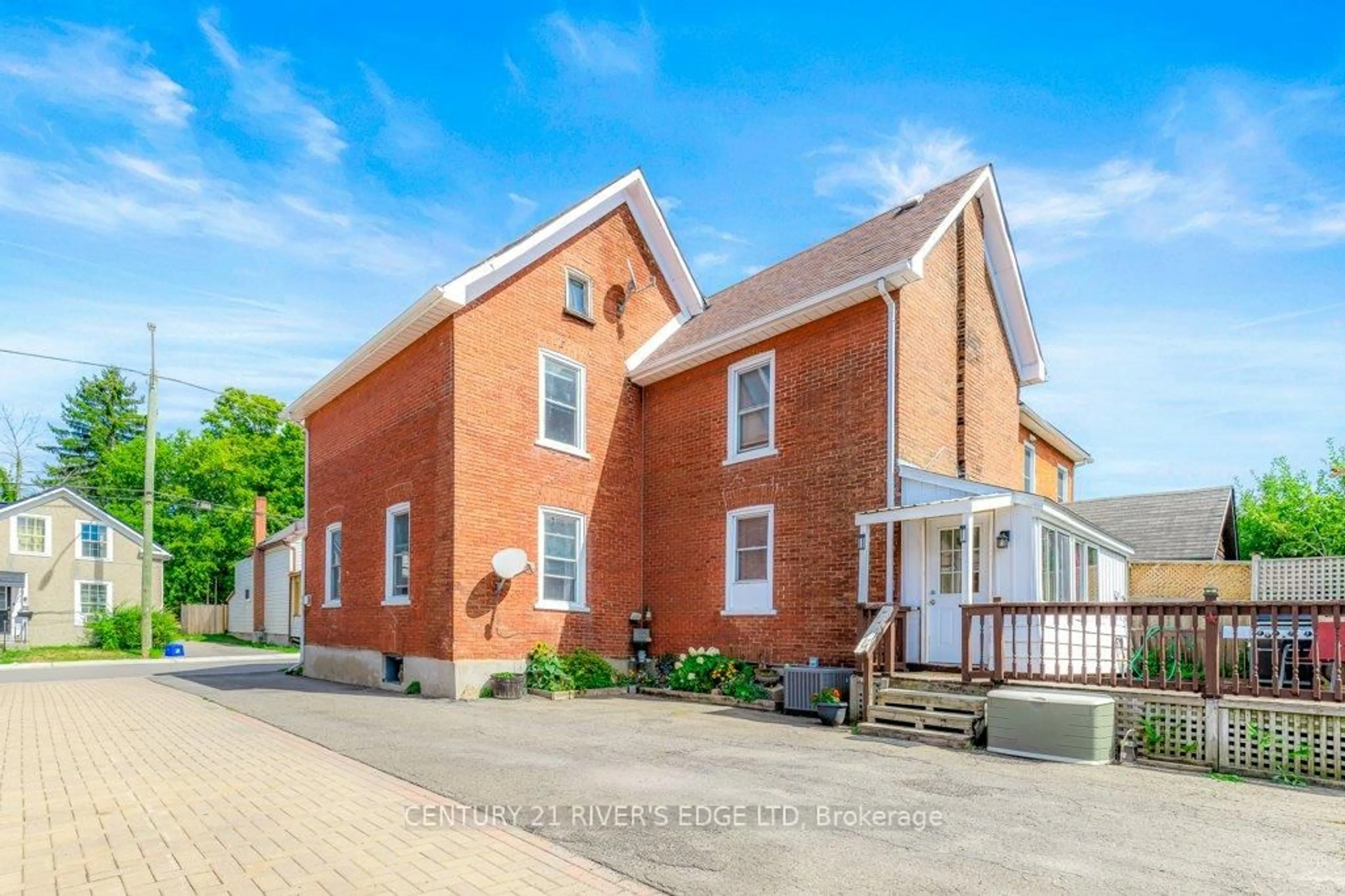 Home with brick exterior material, building for 74 Garden St, Brockville Ontario K6V 2C5