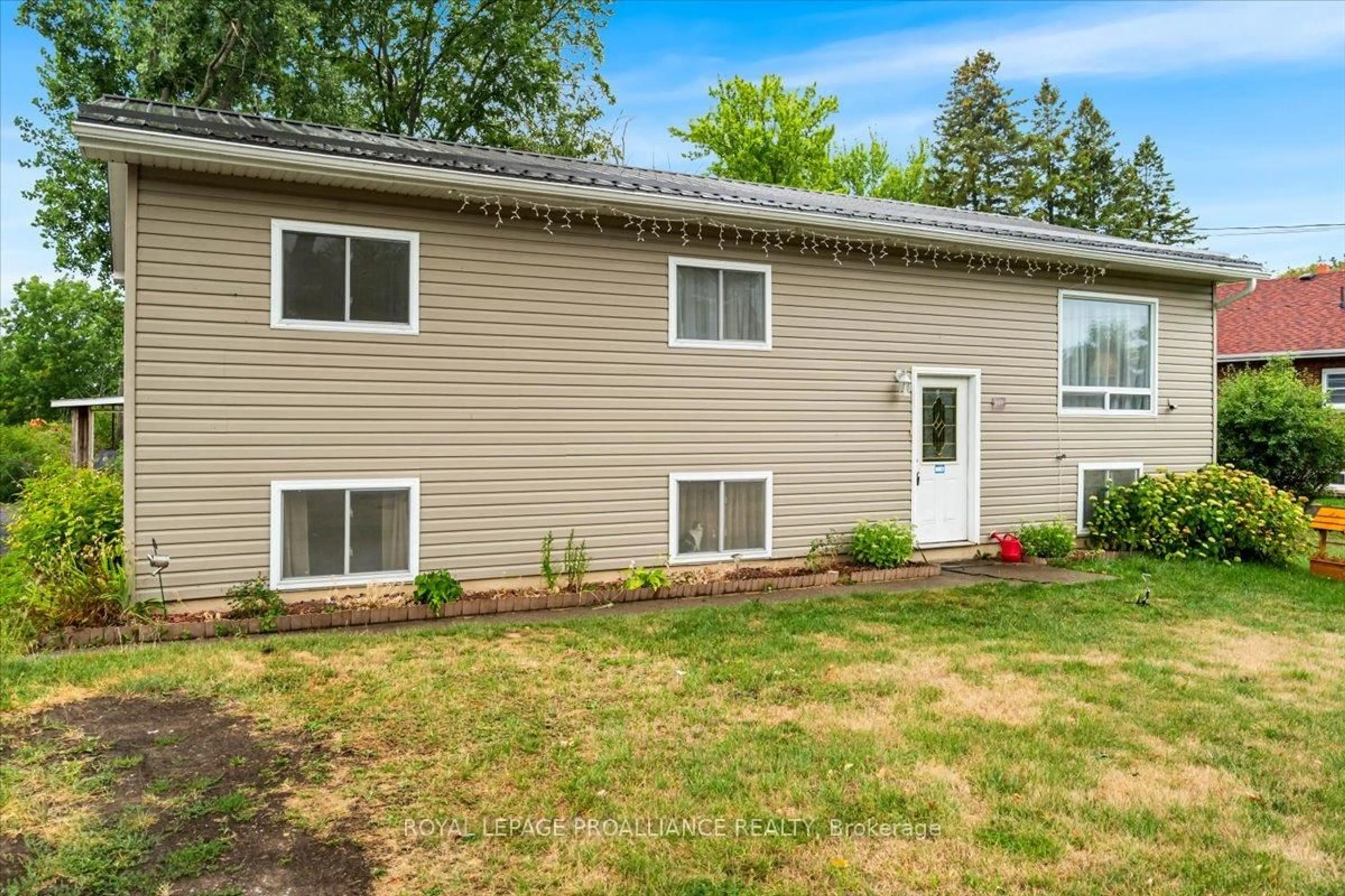 Home with vinyl exterior material, unknown for 368 Stanley Ave, Deseronto Ontario K0K 1X0