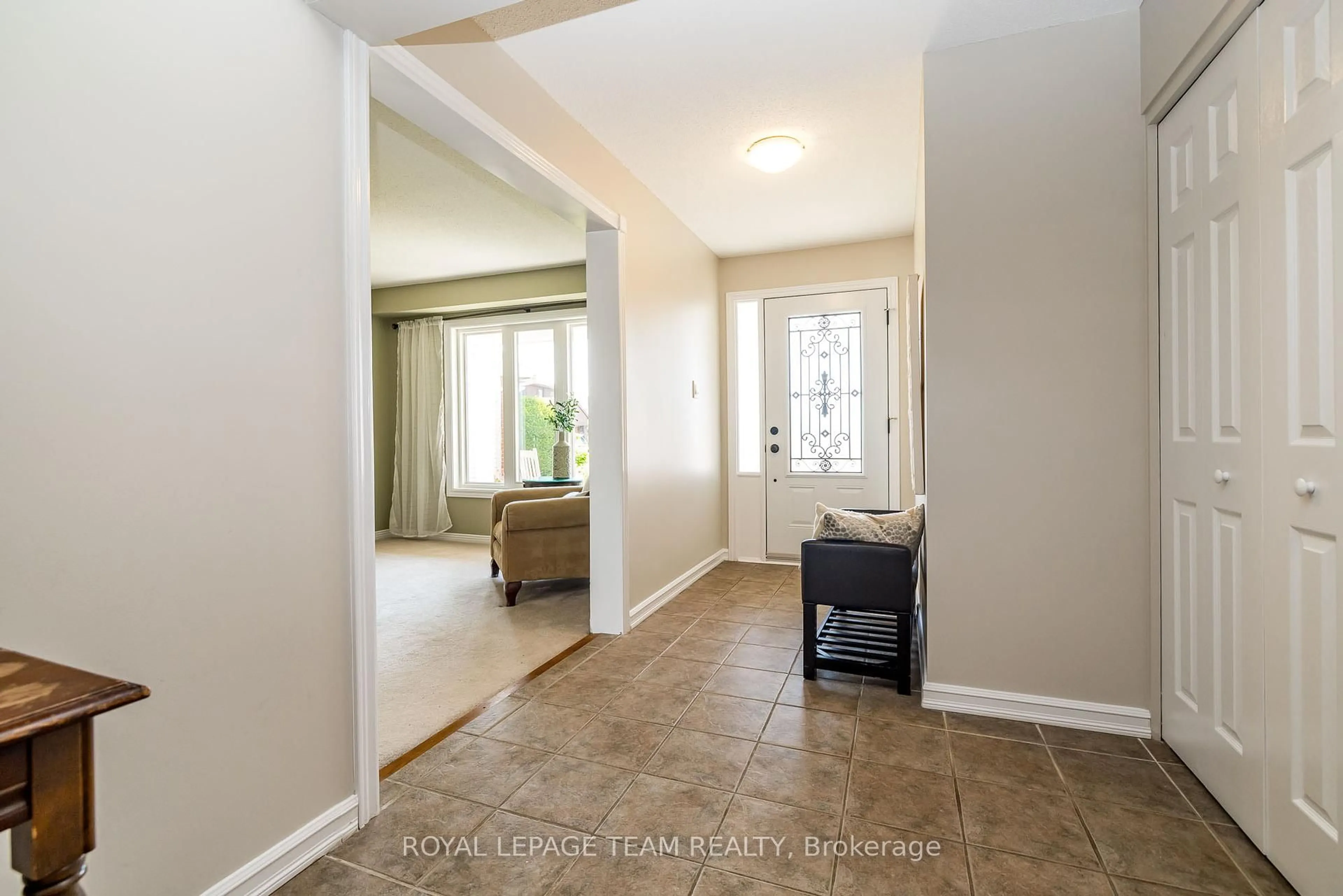 Indoor entryway for 30 Halley St, Barrhaven Ontario K2J 3W2