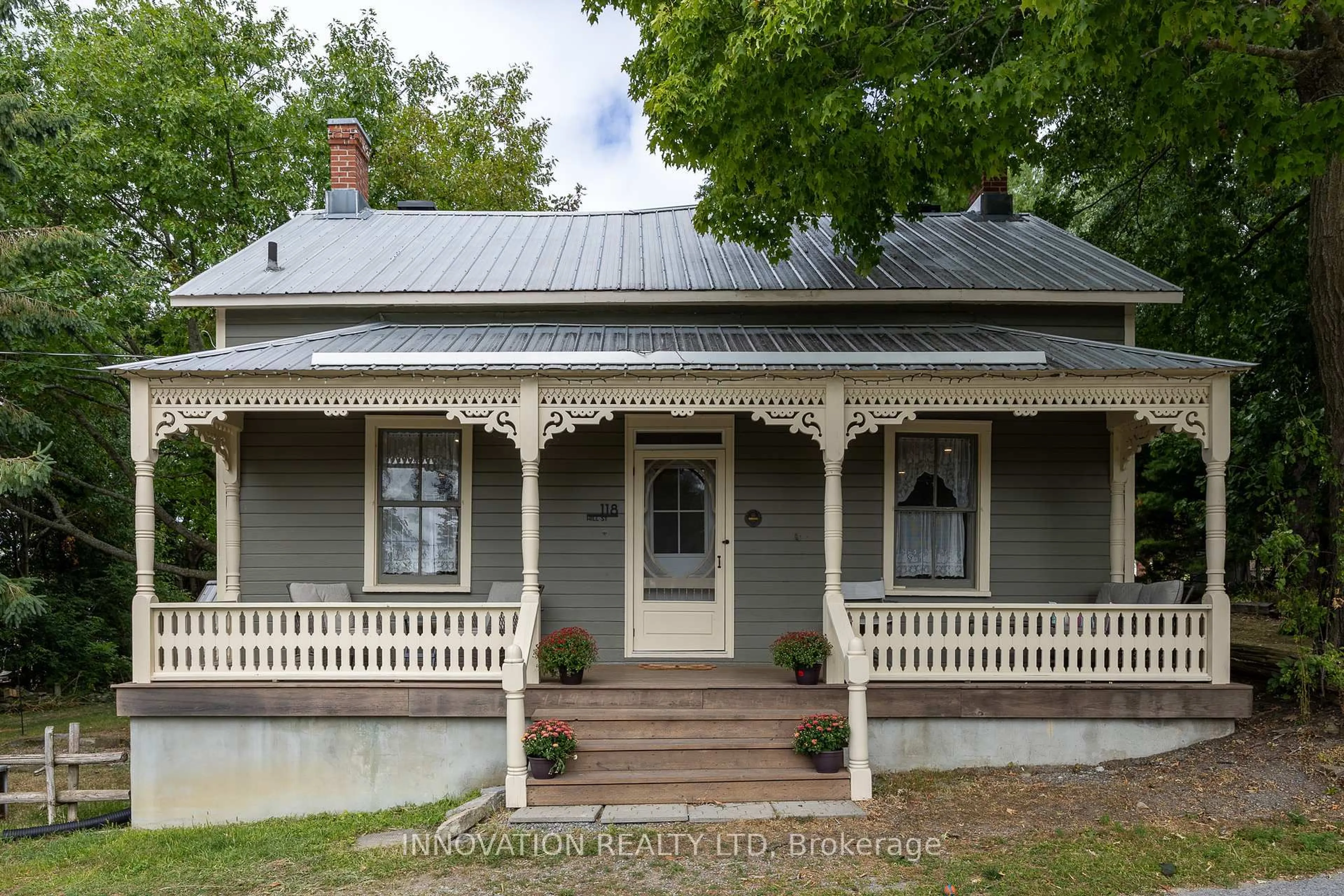 Home with vinyl exterior material, street for 118 Hill St, Almonte Ontario K0A 1A0