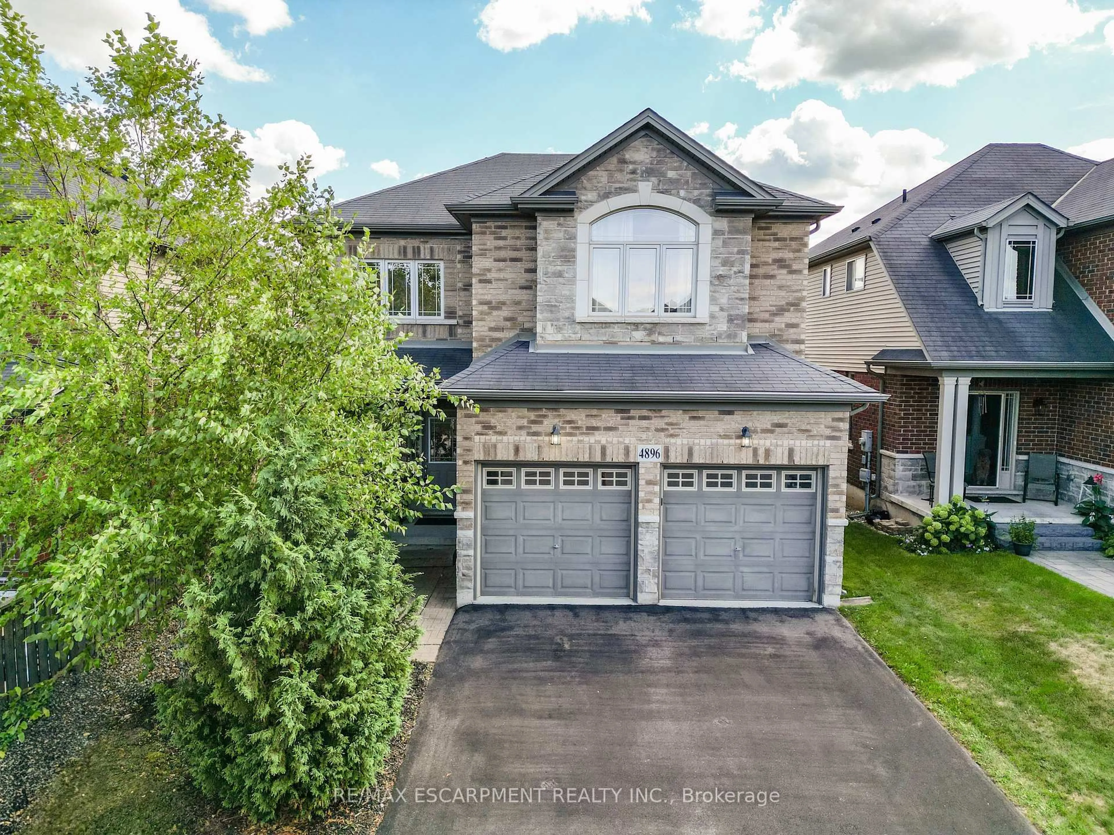 Home with brick exterior material, street for 4896 Allan Crt, Lincoln Ontario L3J 1M3