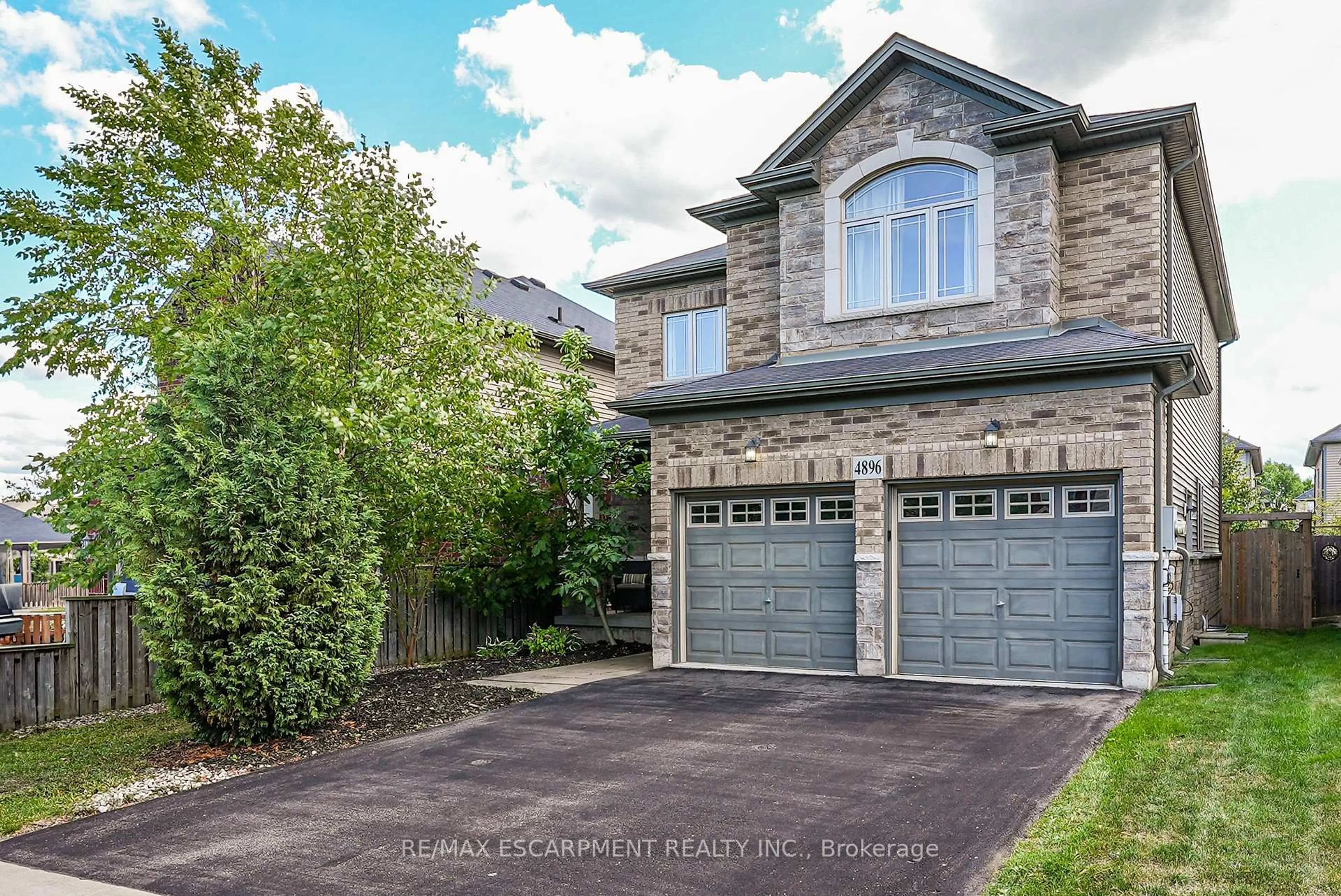 Home with brick exterior material, street for 4896 Allan Crt, Lincoln Ontario L3J 1M3