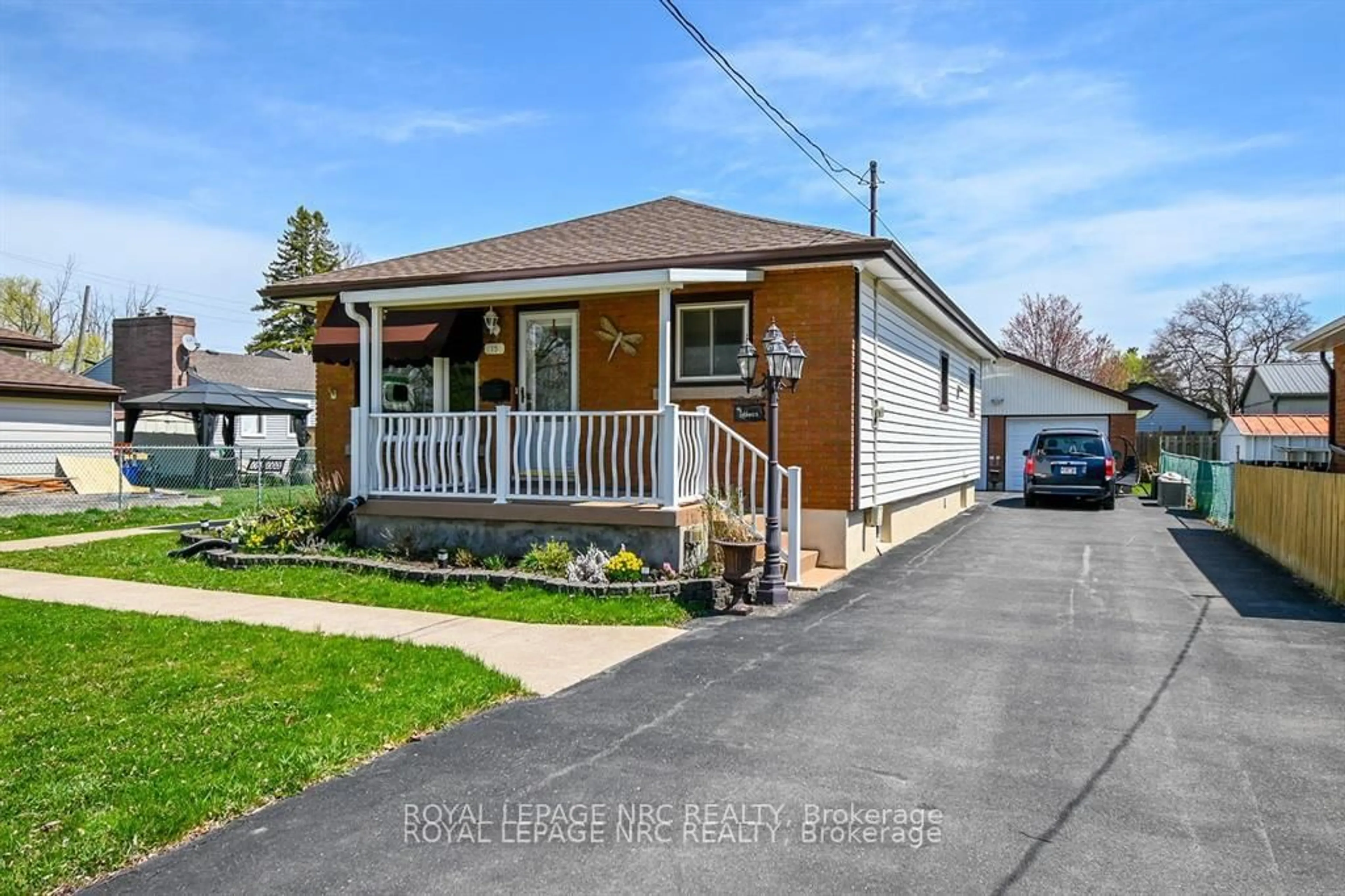 Home with vinyl exterior material, street for 15 Kilgour Ave, Welland Ontario L3C 2P8