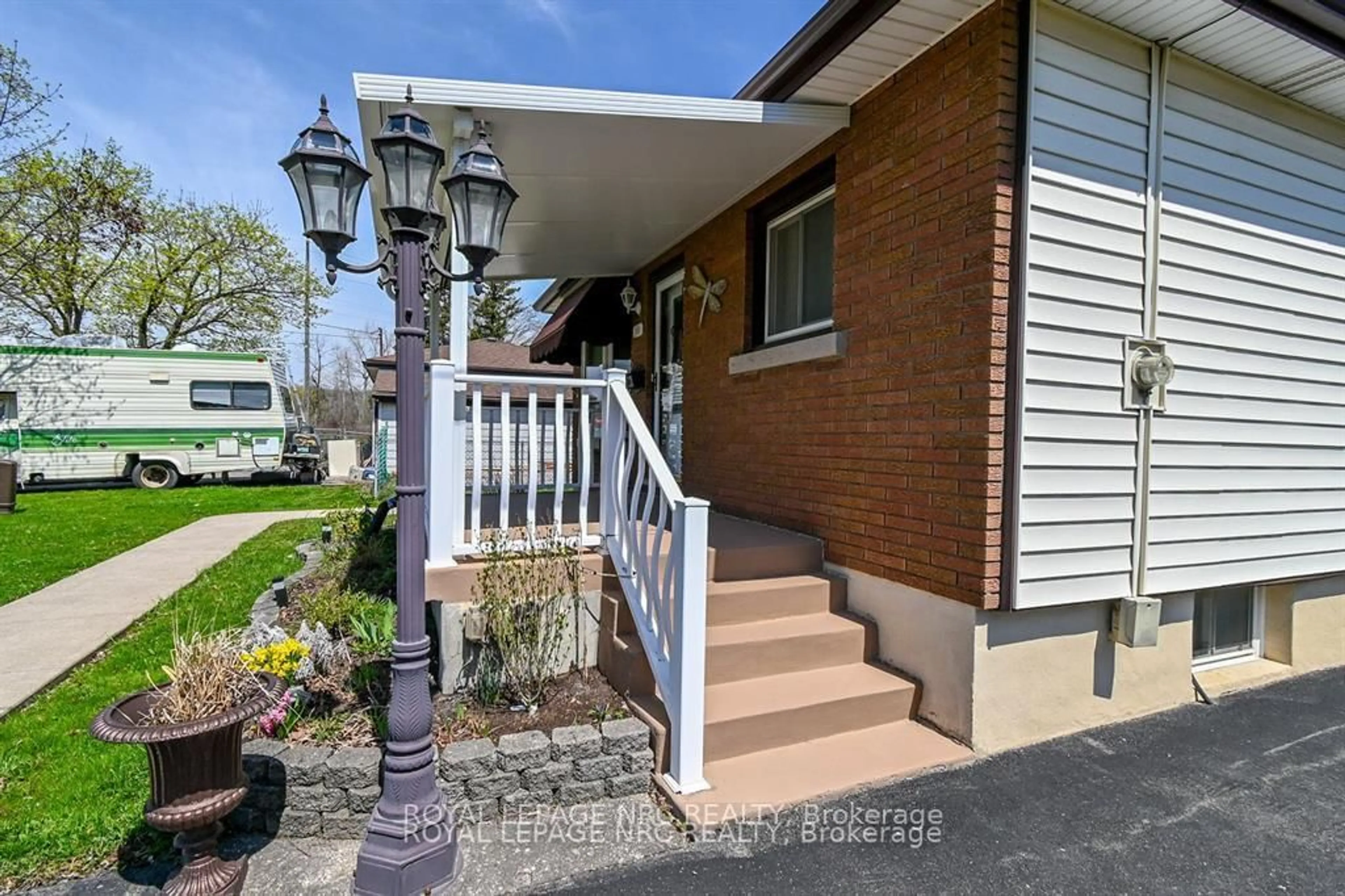 Unknown for 15 Kilgour Ave, Welland Ontario L3C 2P8