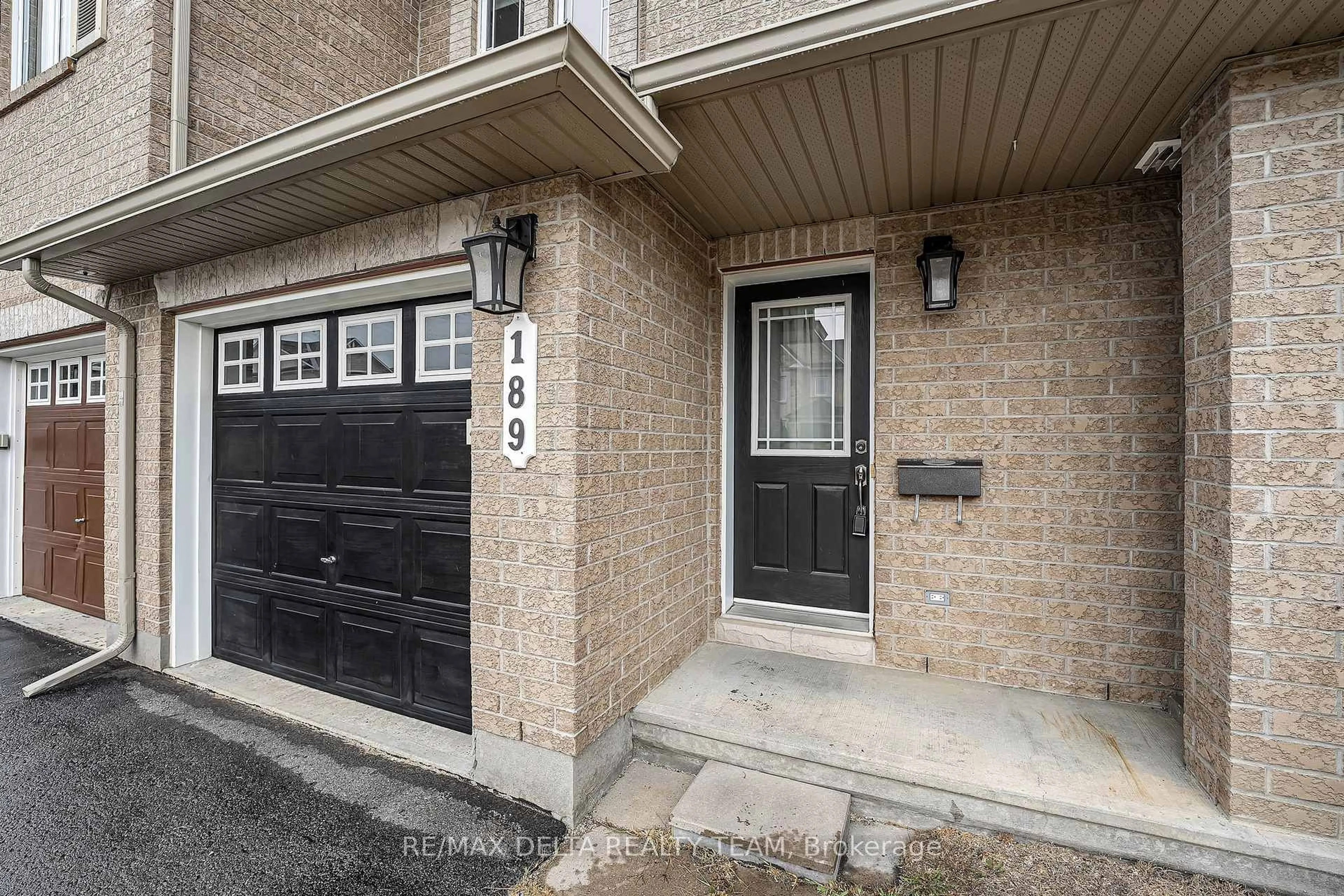 Indoor entryway for 189 Tapley Pl, Ottawa Ontario K4A 0L2