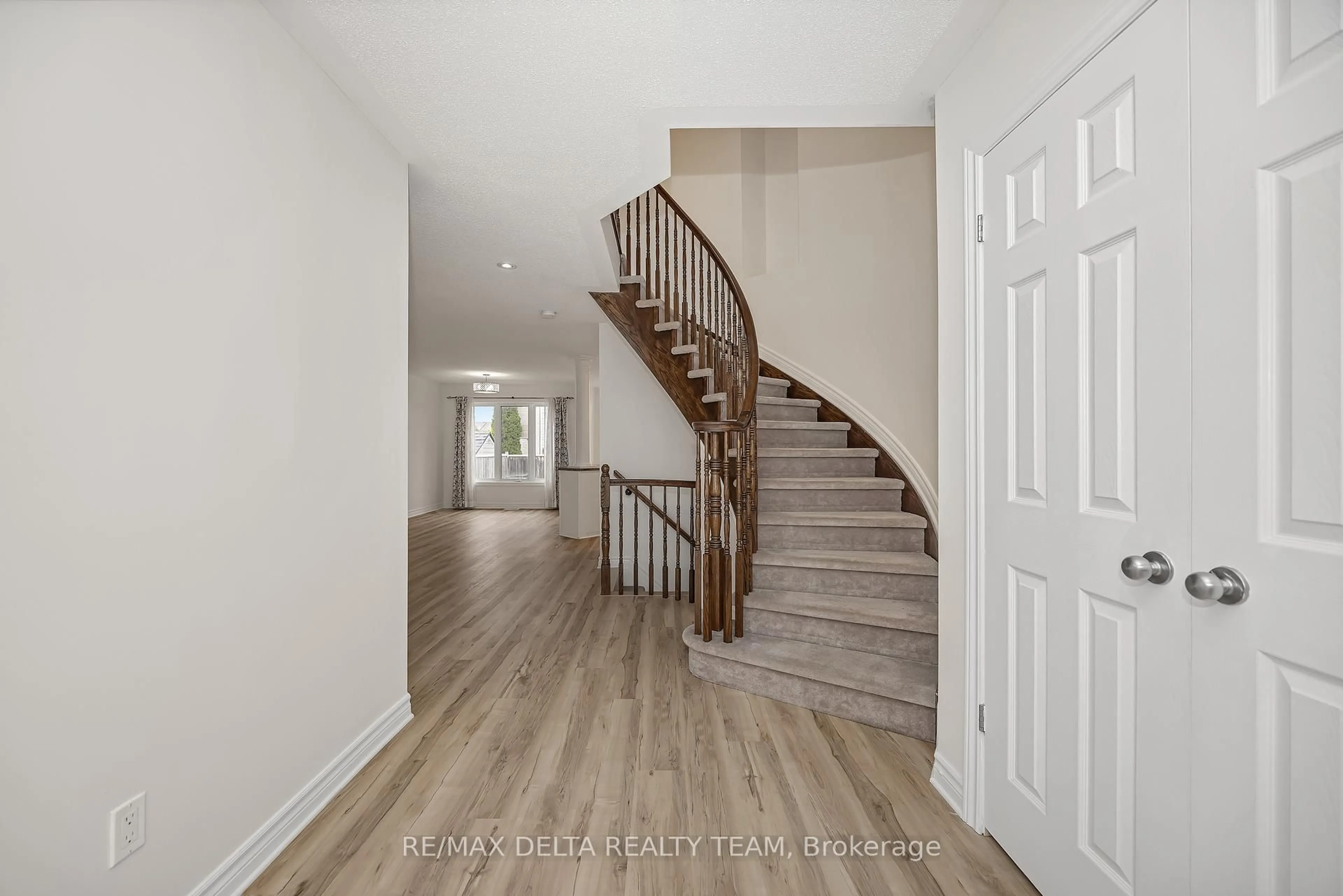 Indoor entryway for 189 Tapley Pl, Ottawa Ontario K4A 0L2
