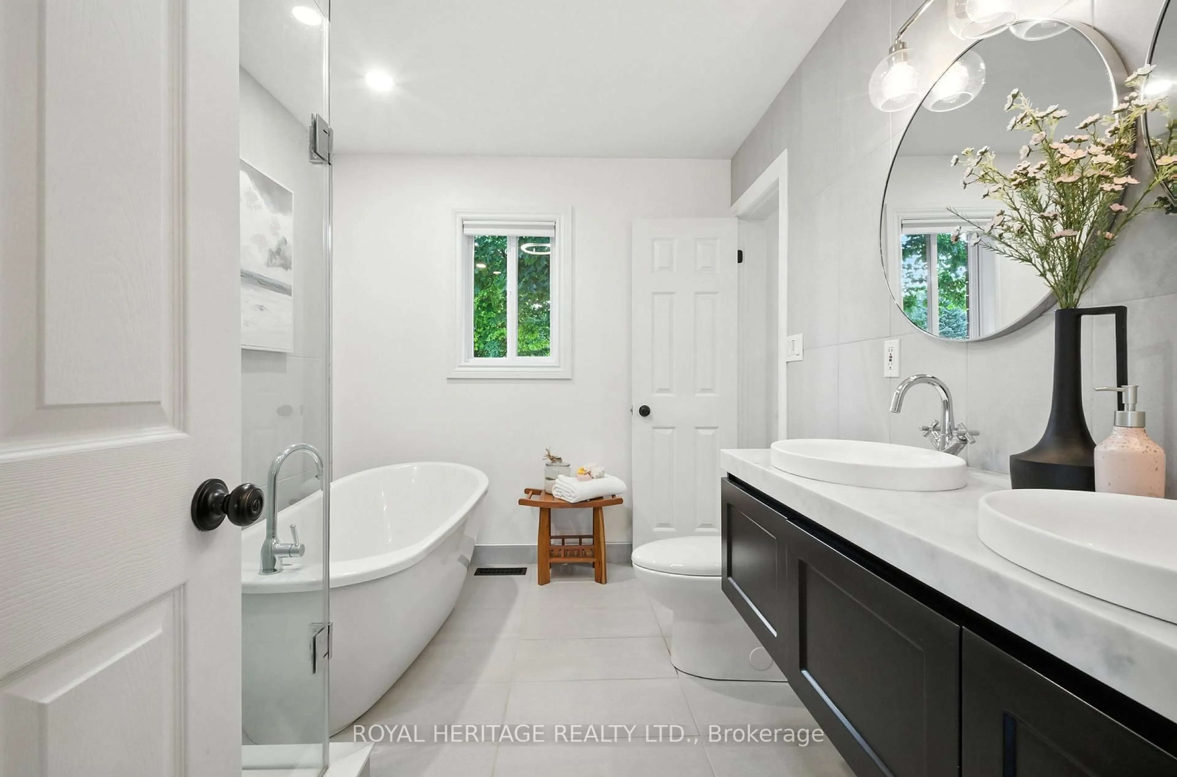 Contemporary bathroom, ceramic/tile floor for 115 St Marys Crt, Alnwick/Haldimand Ontario K0K 2G0