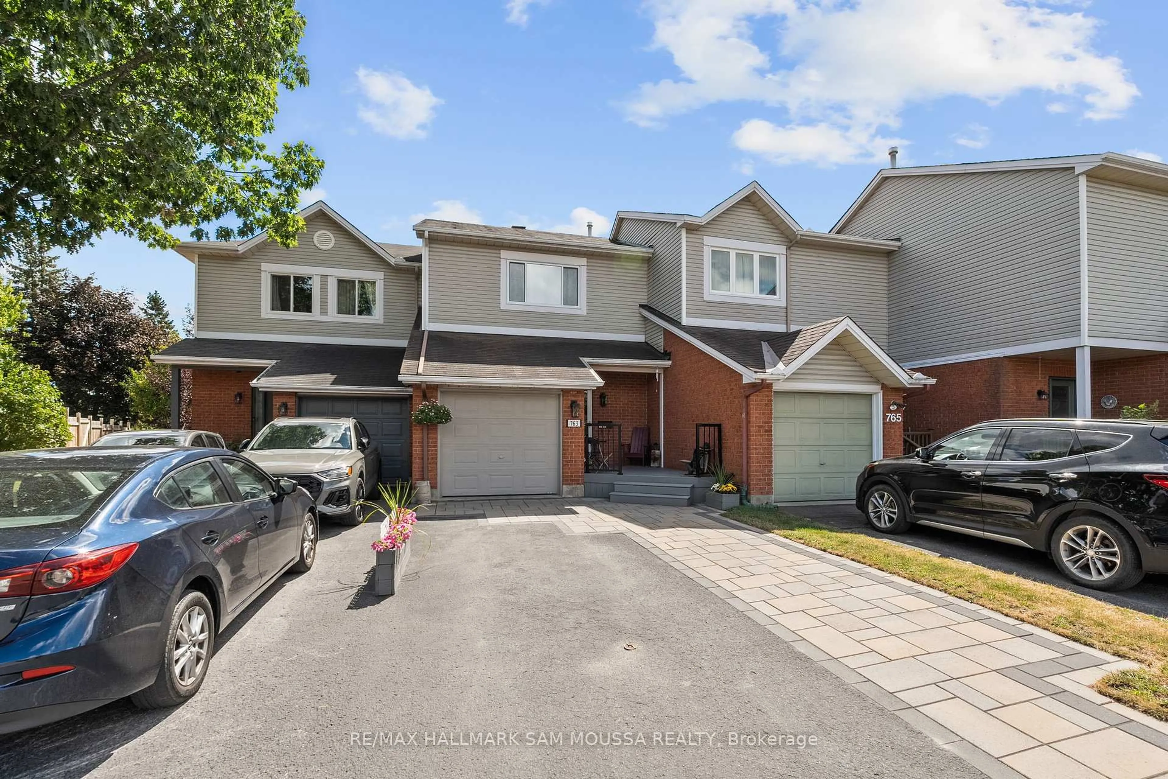 A pic from outside/outdoor area/front of a property/back of a property/a pic from drone, street for 763 Hancock Cres, Ottawa Ontario K4A 3N1