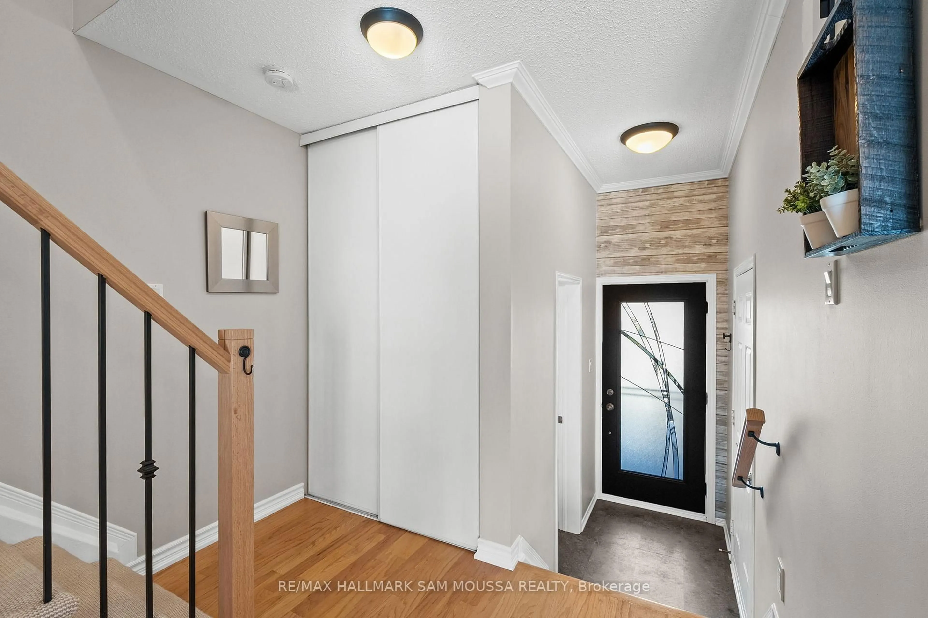 Indoor entryway for 763 Hancock Cres, Ottawa Ontario K4A 3N1