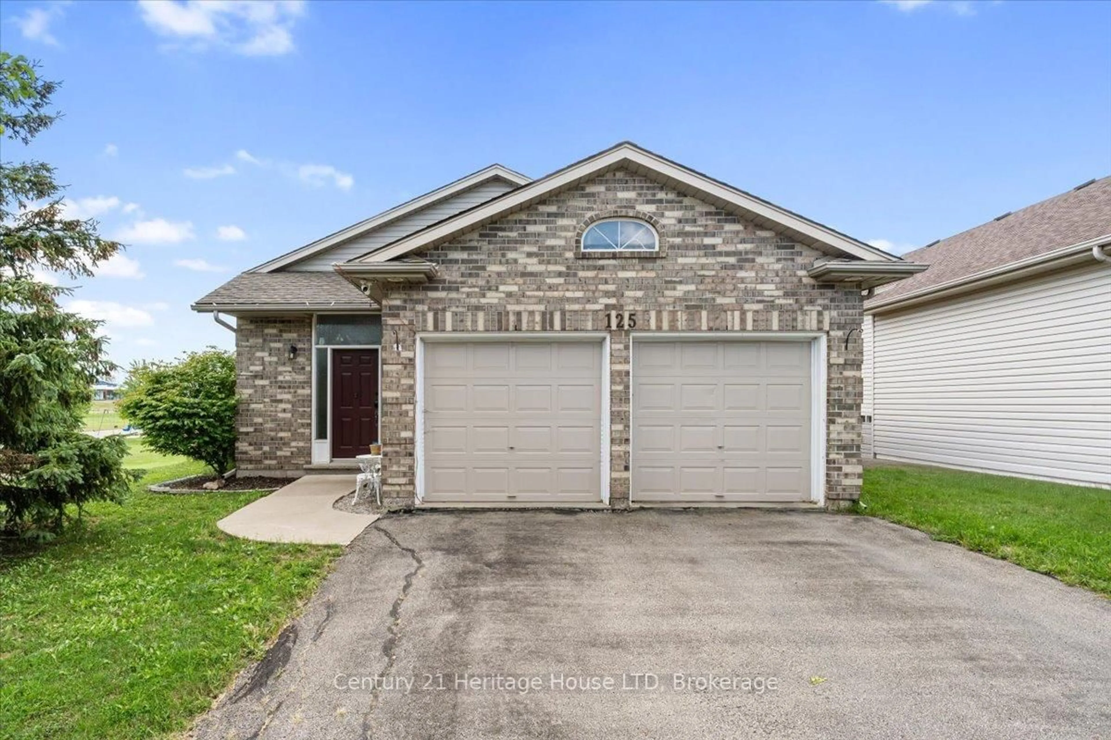 Home with brick exterior material, street for 125 Gretel Pl, Welland Ontario L3C 7H5