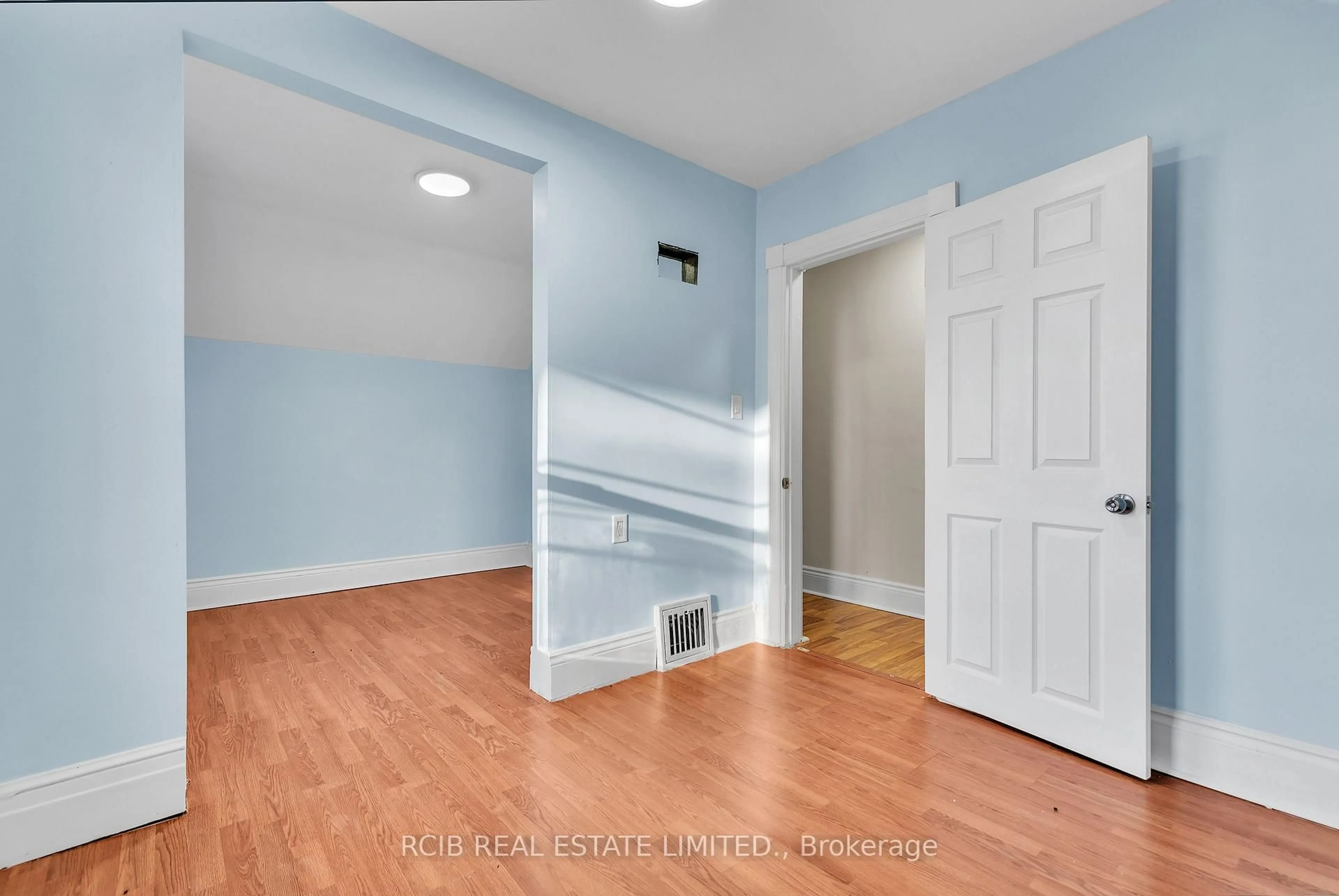 Unknown for 224 Burlington St, Hamilton Ontario L8L 4H1