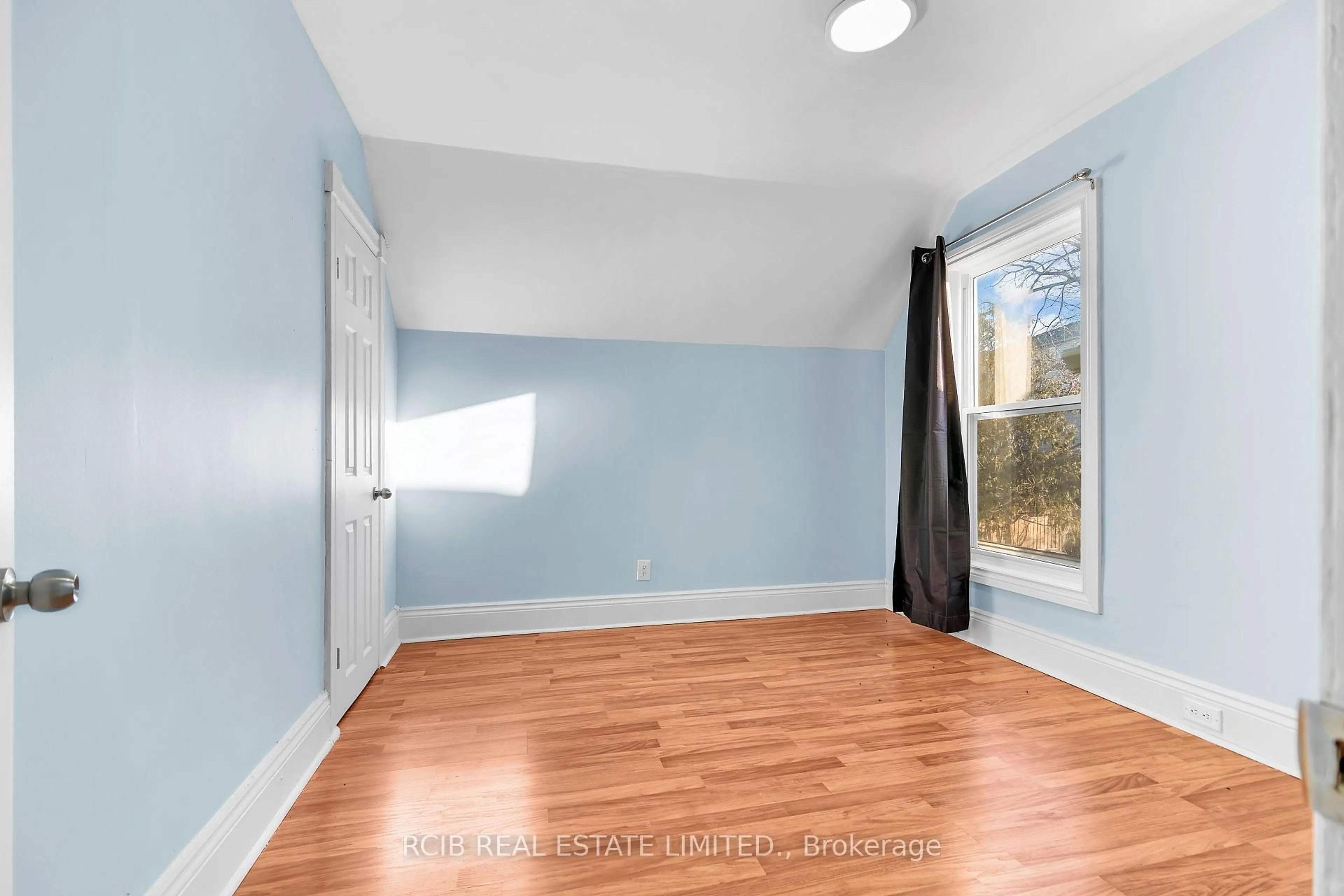 A pic of a room for 224 Burlington St, Hamilton Ontario L8L 4H1