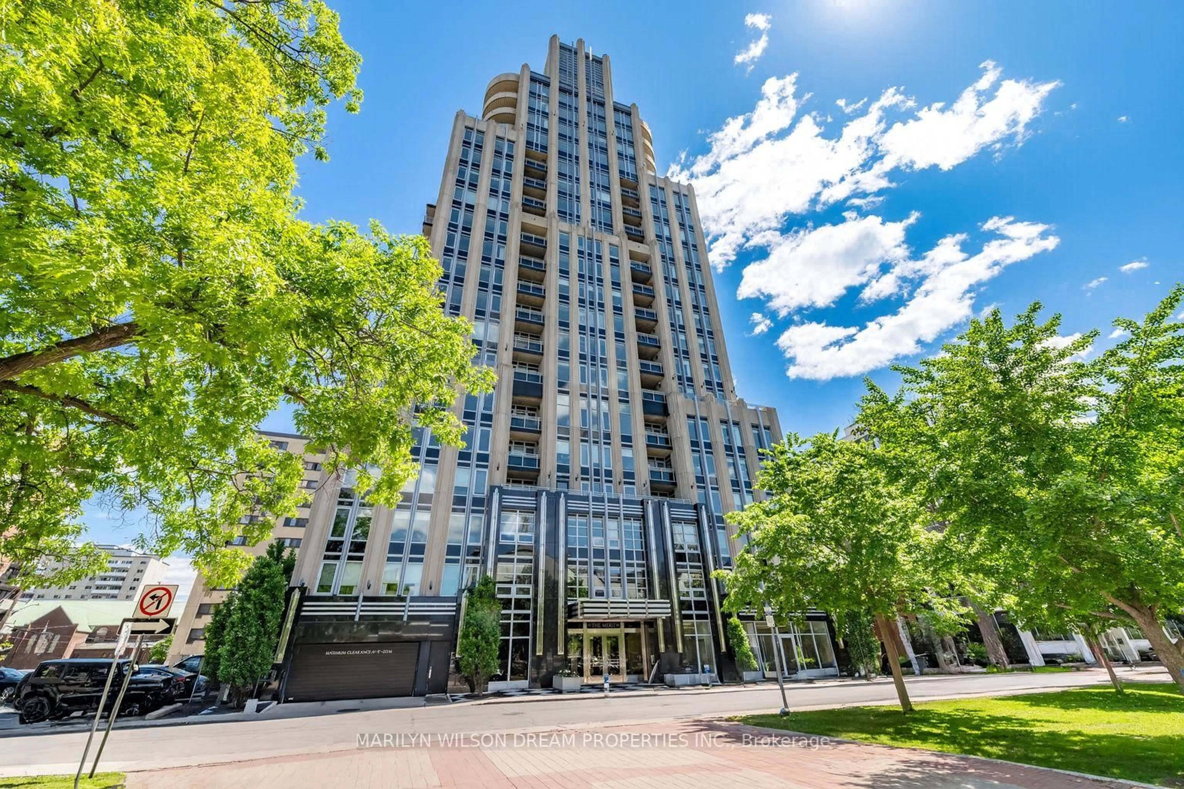 Indoor foyer for 108 Lisgar St #1801, Ottawa Ontario K2P 1E1