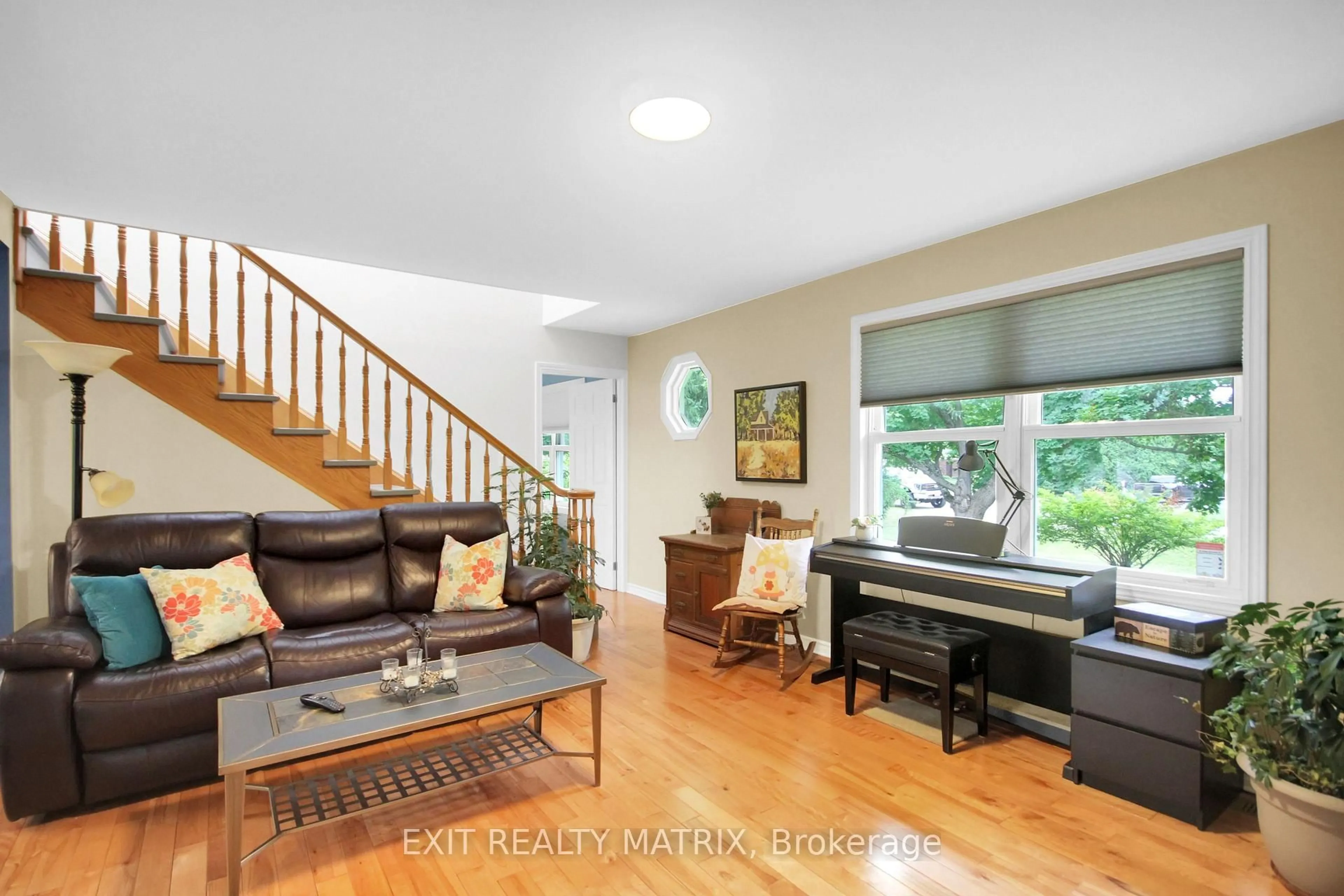 Living room with furniture, unknown for 312 Somerville Dr, Perth Ontario K7H 3C6