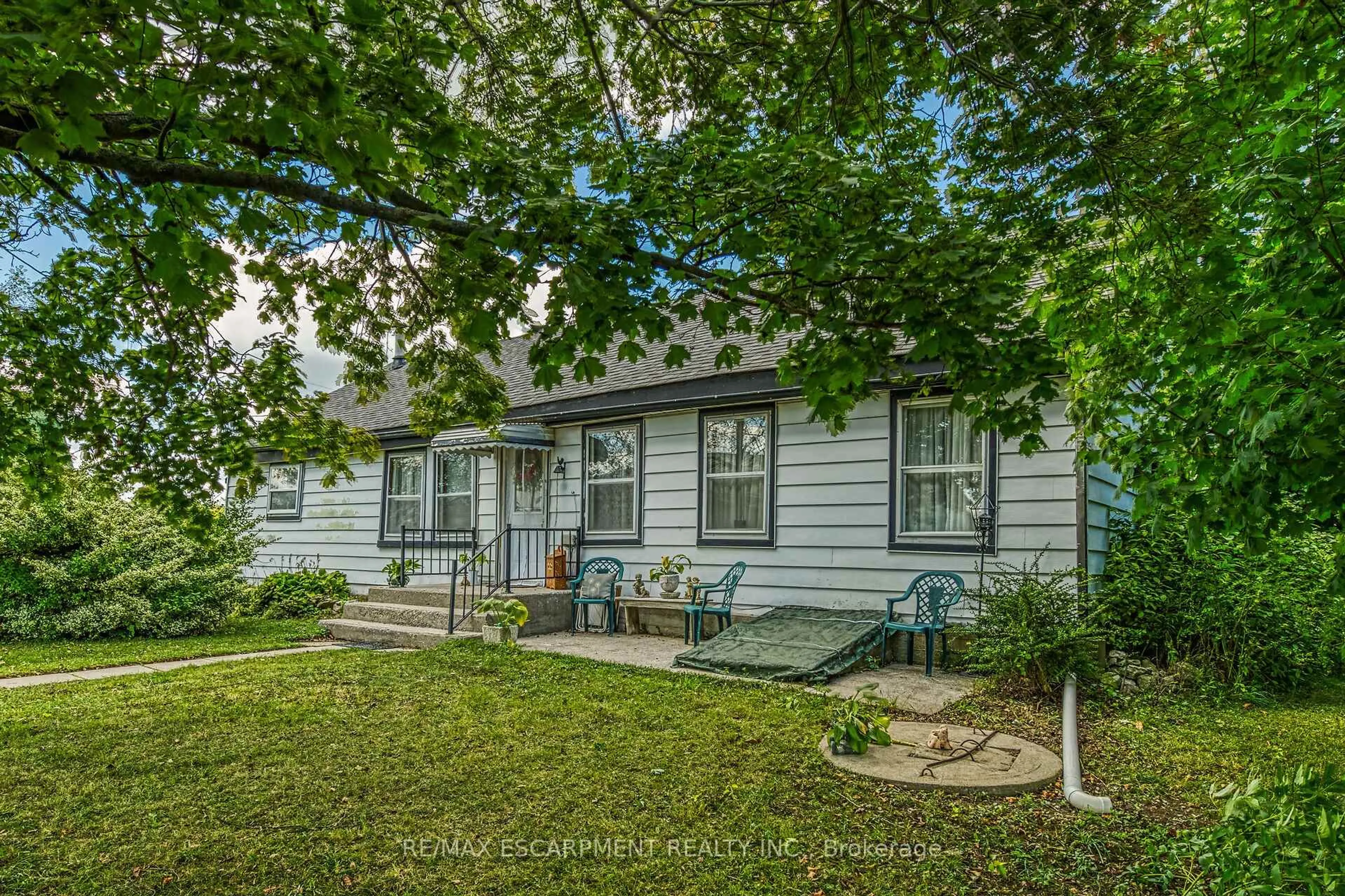 Home with vinyl exterior material, street for 177 Brooklin Rd, Haldimand Ontario N0A 1L0