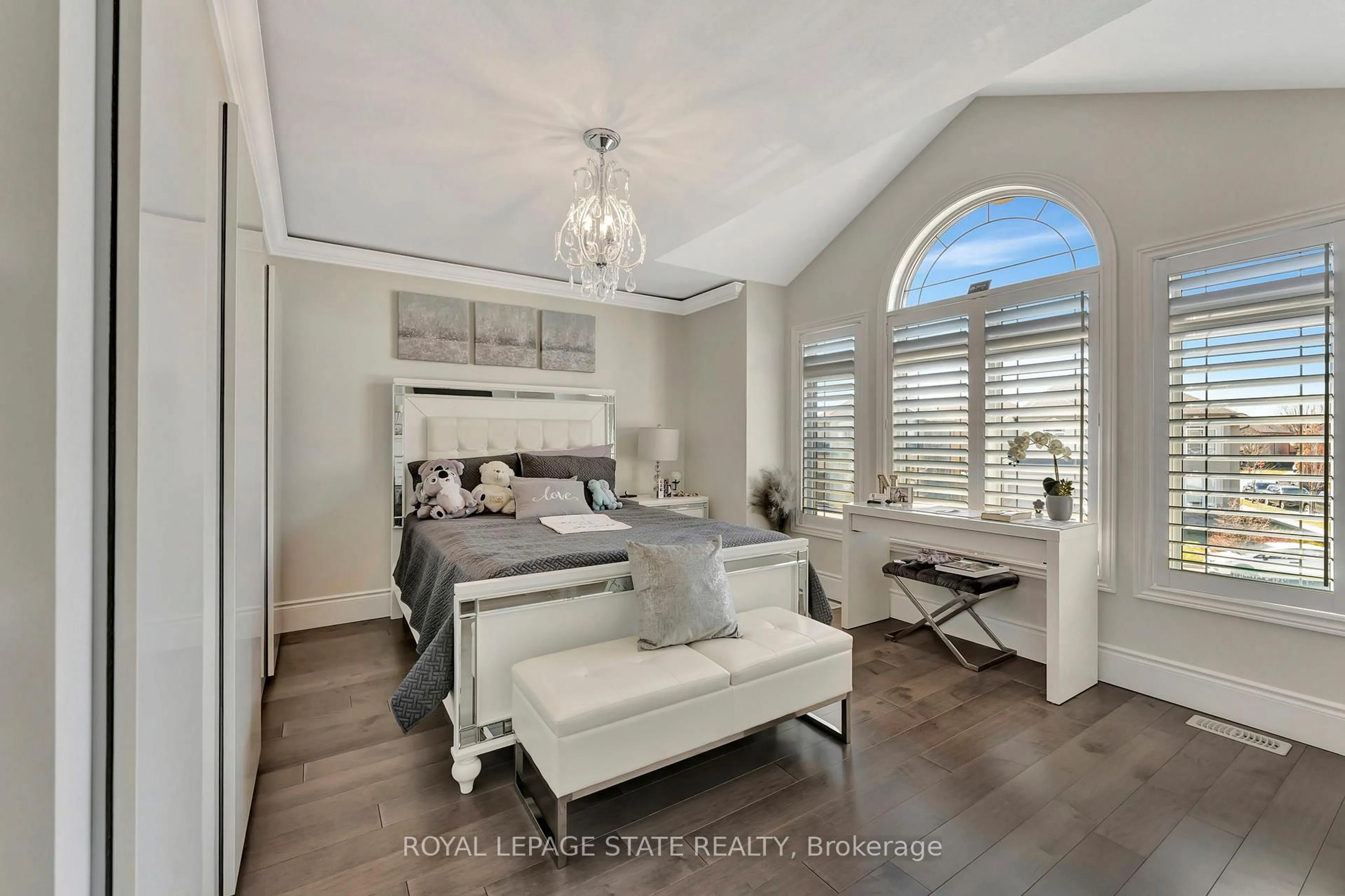 Unknown for 7 Bernini Crt, Hamilton Ontario L9B 0C7