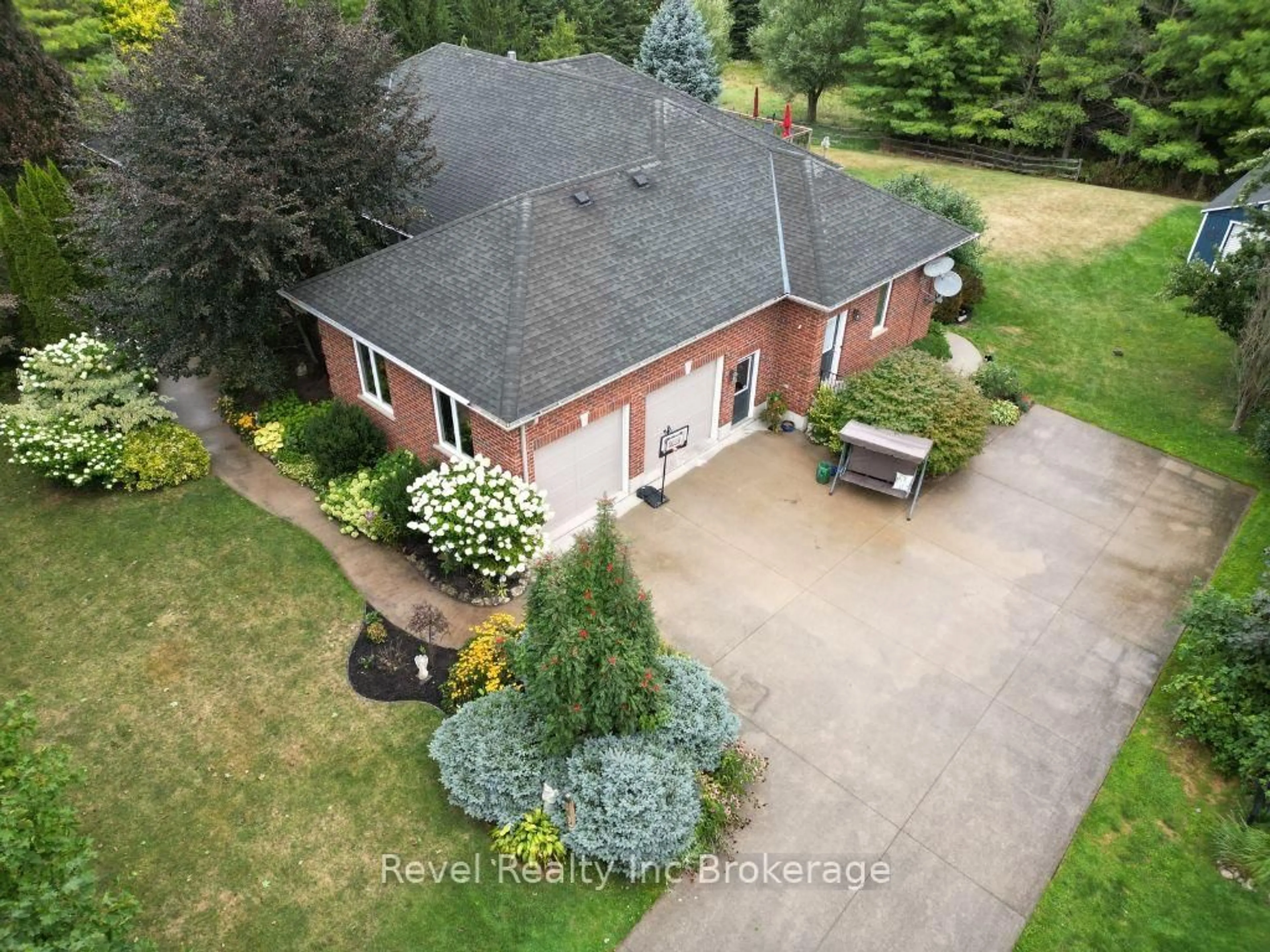 A pic from outside/outdoor area/front of a property/back of a property/a pic from drone, unknown for 166 Argyle St, Zorra Ontario N0J 1J0