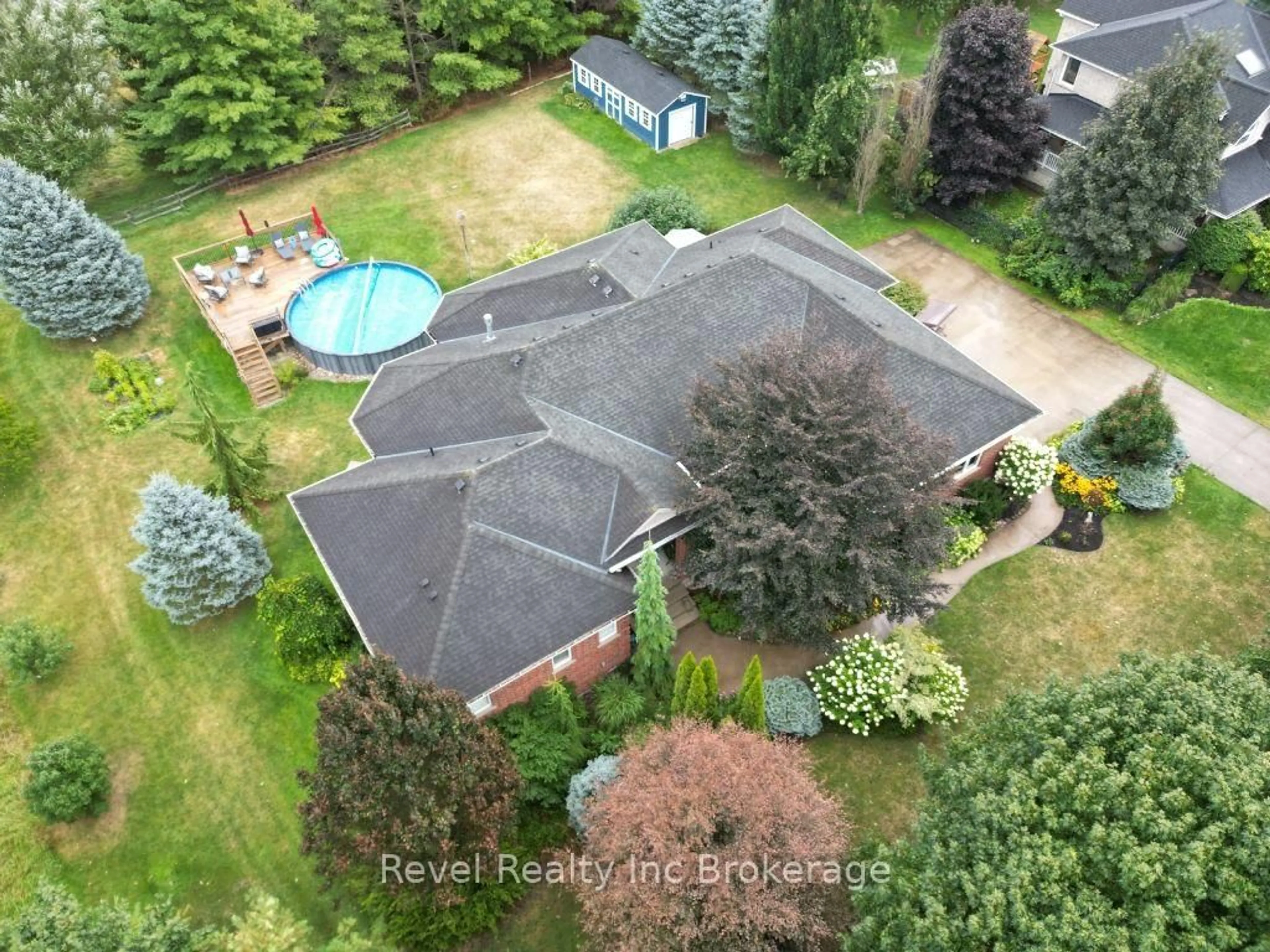 A pic from outside/outdoor area/front of a property/back of a property/a pic from drone, unknown for 166 Argyle St, Zorra Ontario N0J 1J0
