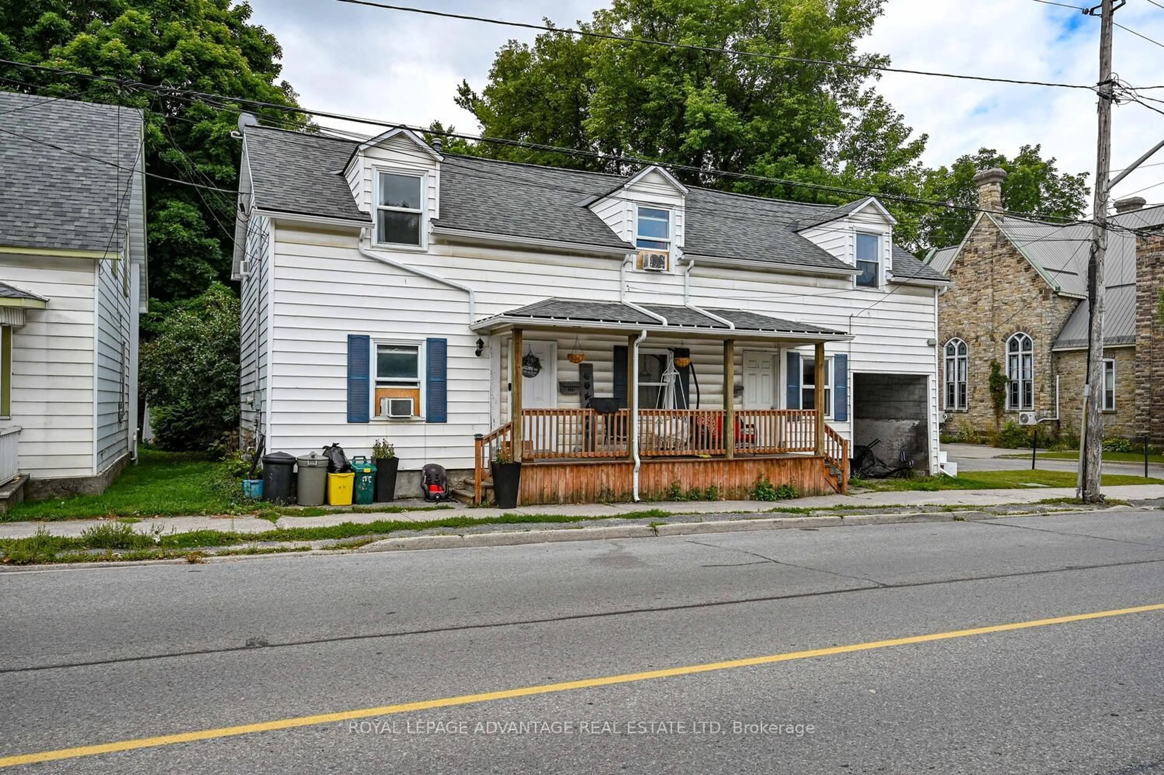 Home with vinyl exterior material, street for 150-152 GORE St, Perth Ontario K7H 1J7