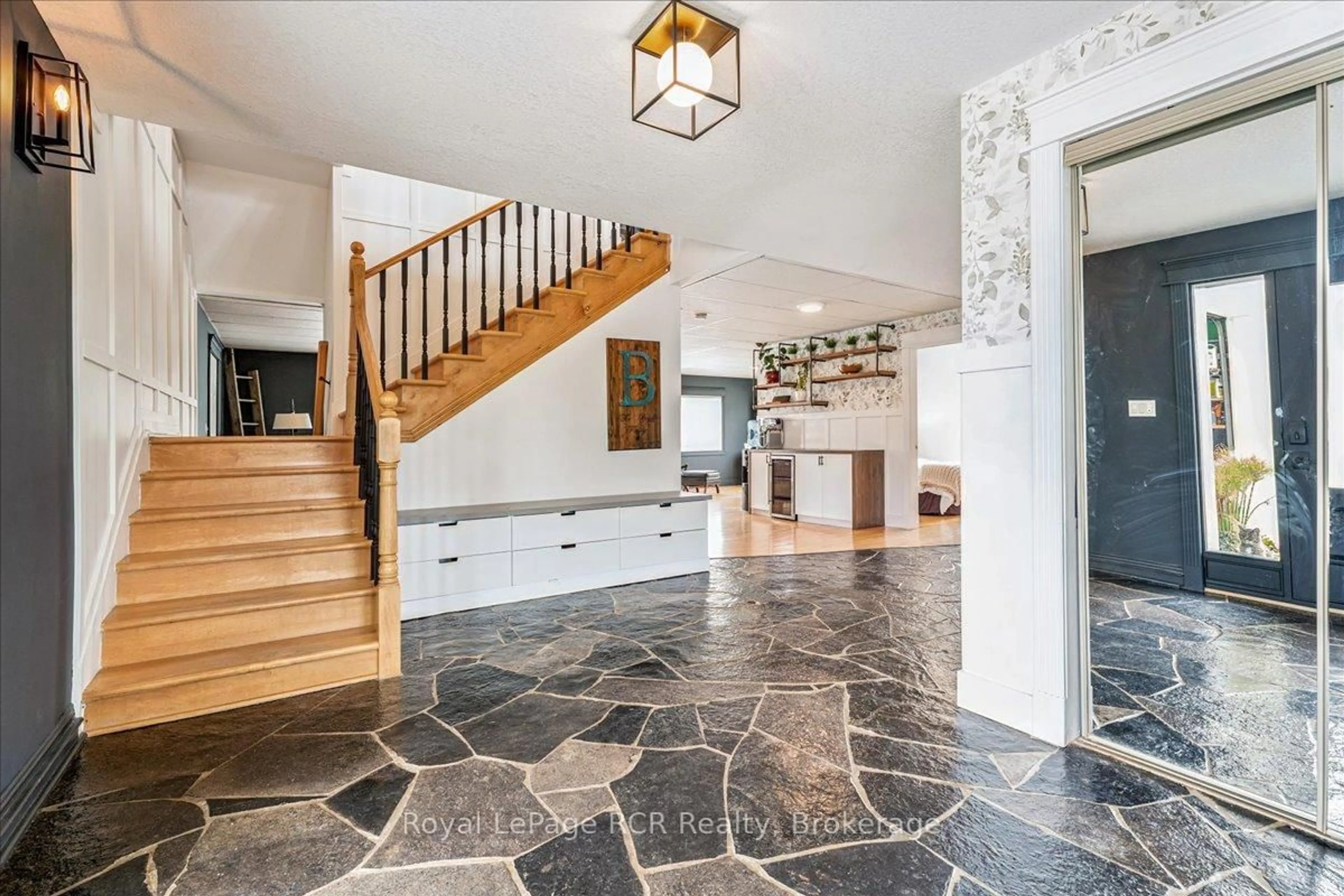 Indoor foyer for 350281 Concession A, Meaford Ontario N0H 1B0