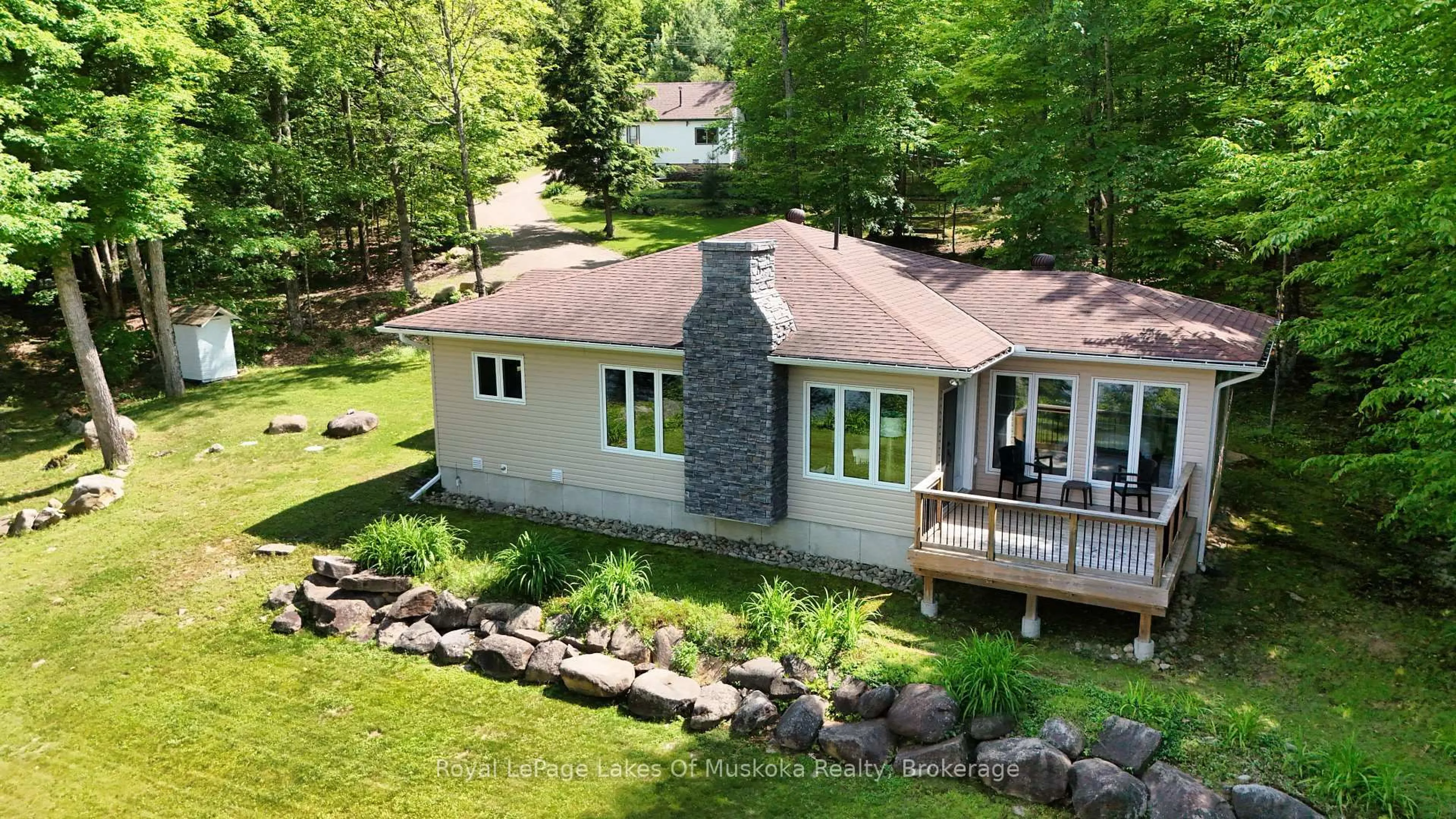 A pic from outside/outdoor area/front of a property/back of a property/a pic from drone, water/lake/river/ocean view for 4441 Muskoka Rd 117 Rd, Lake of Bays Ontario P0B 1A0