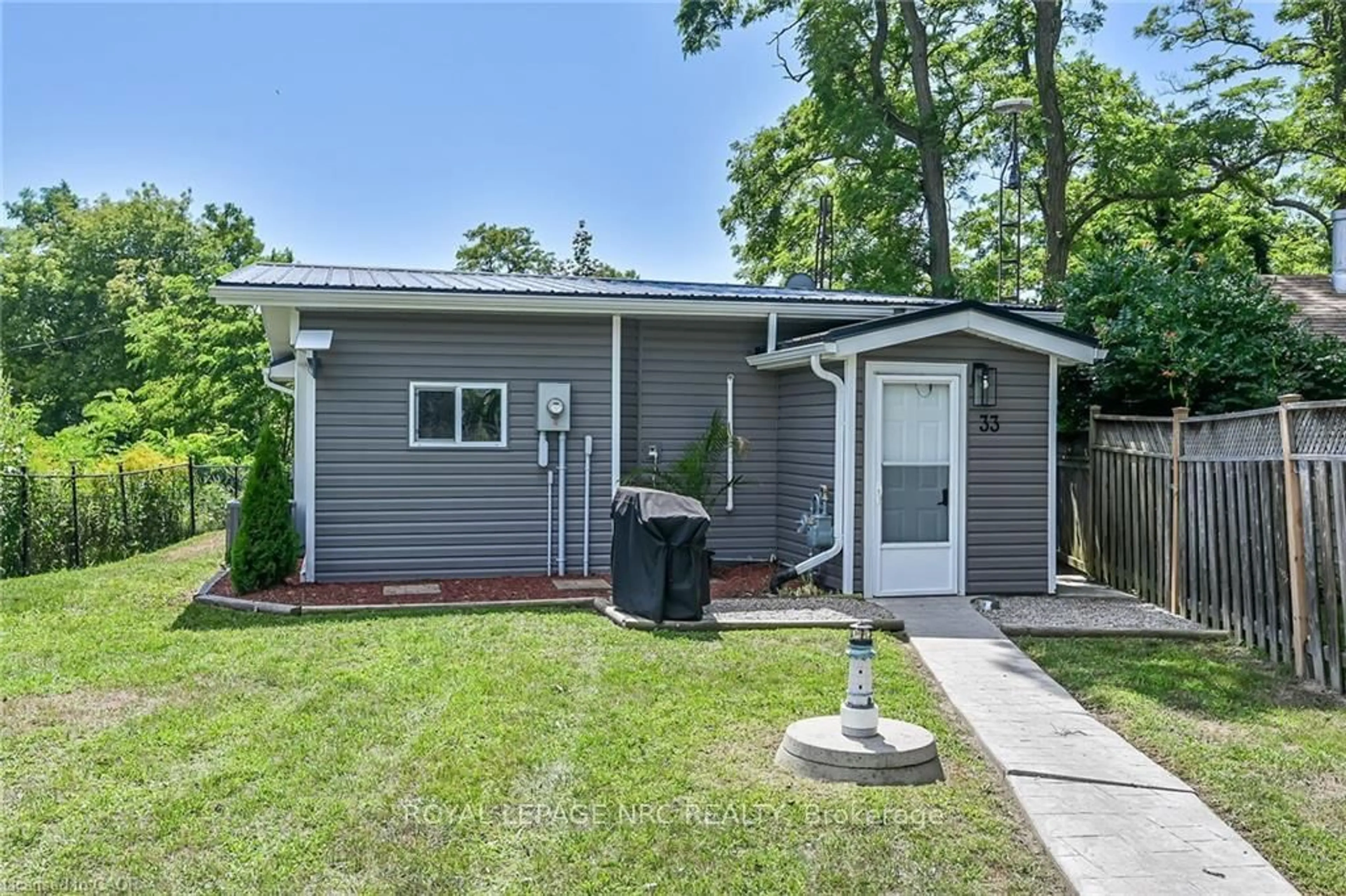 Home with vinyl exterior material, street for 33 Dover St, Haldimand Ontario N1A 2W6