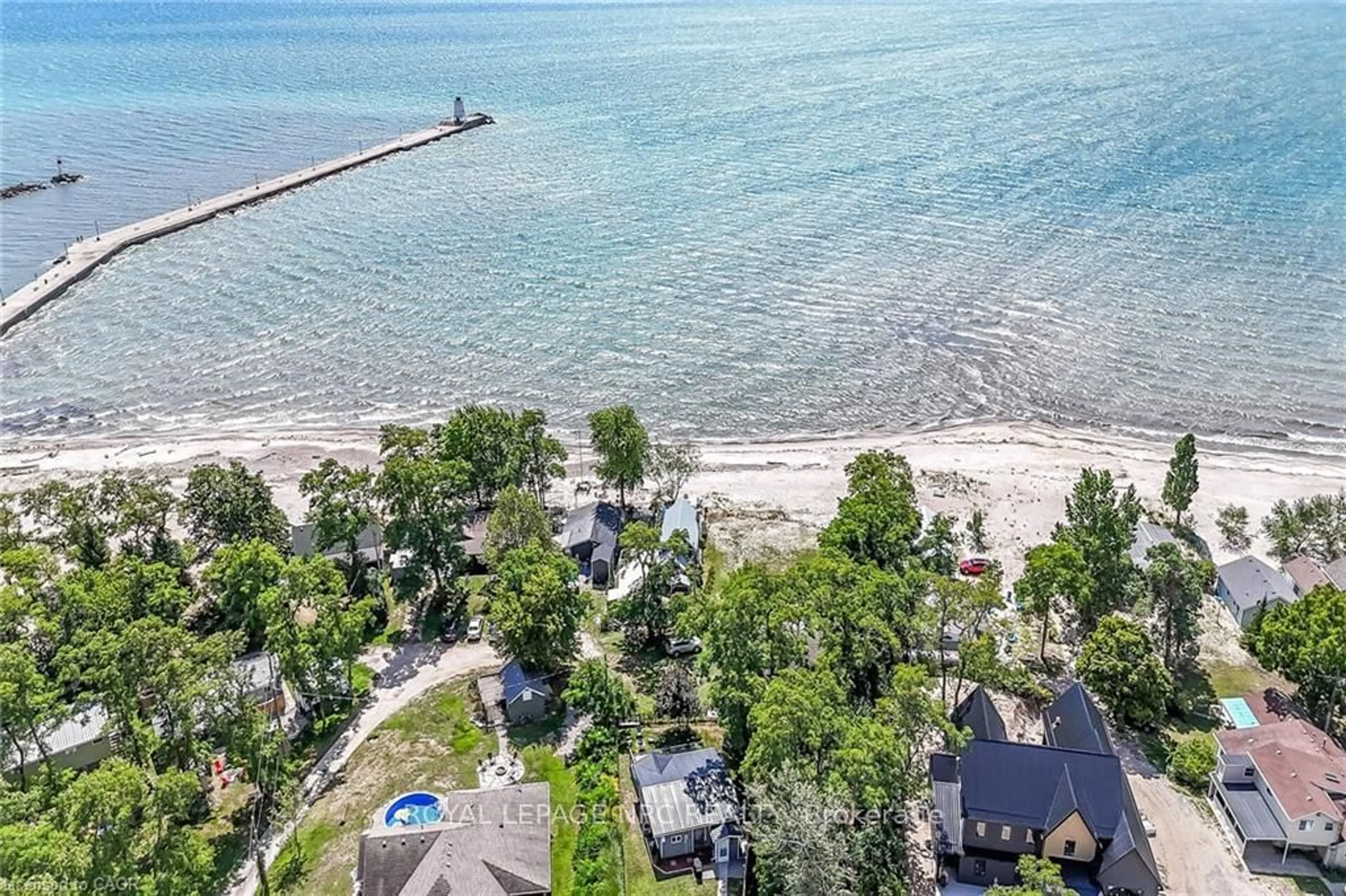 A pic from outside/outdoor area/front of a property/back of a property/a pic from drone, water/lake/river/ocean view for 33 Dover St, Haldimand Ontario N1A 2W6