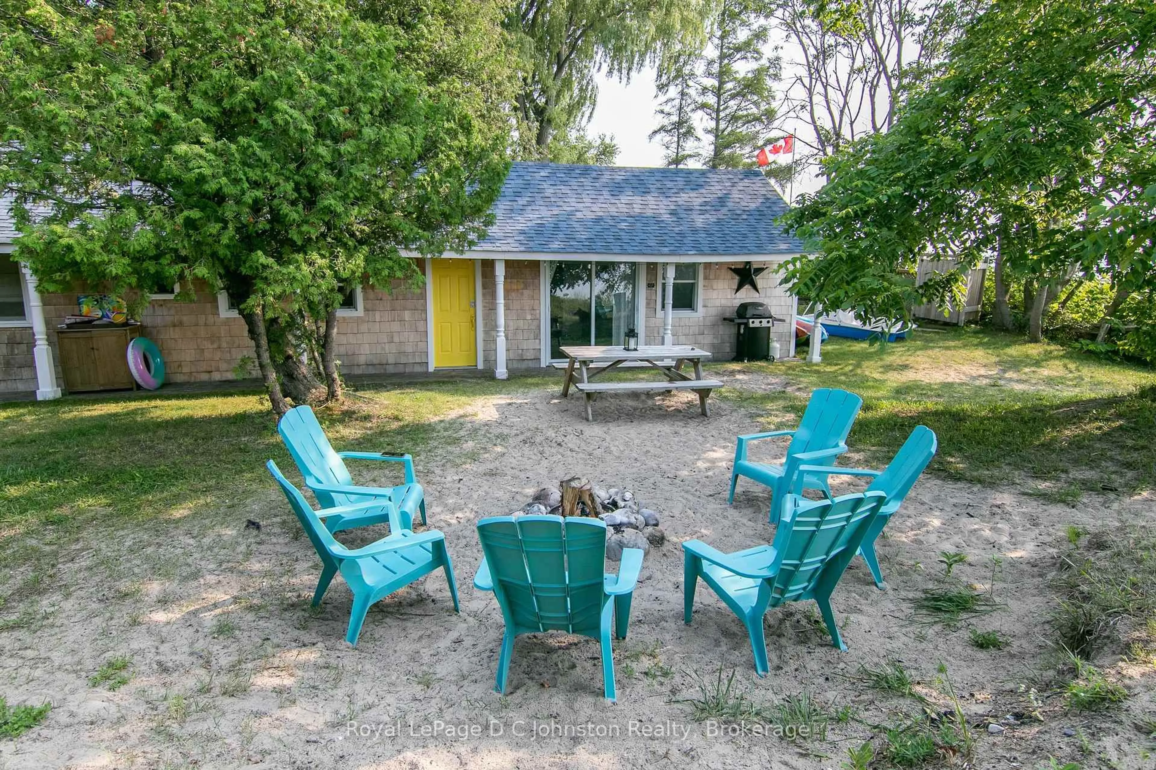 Patio, unknown for 105 5th Ave, Native Leased Lands Ontario N0H 2L0