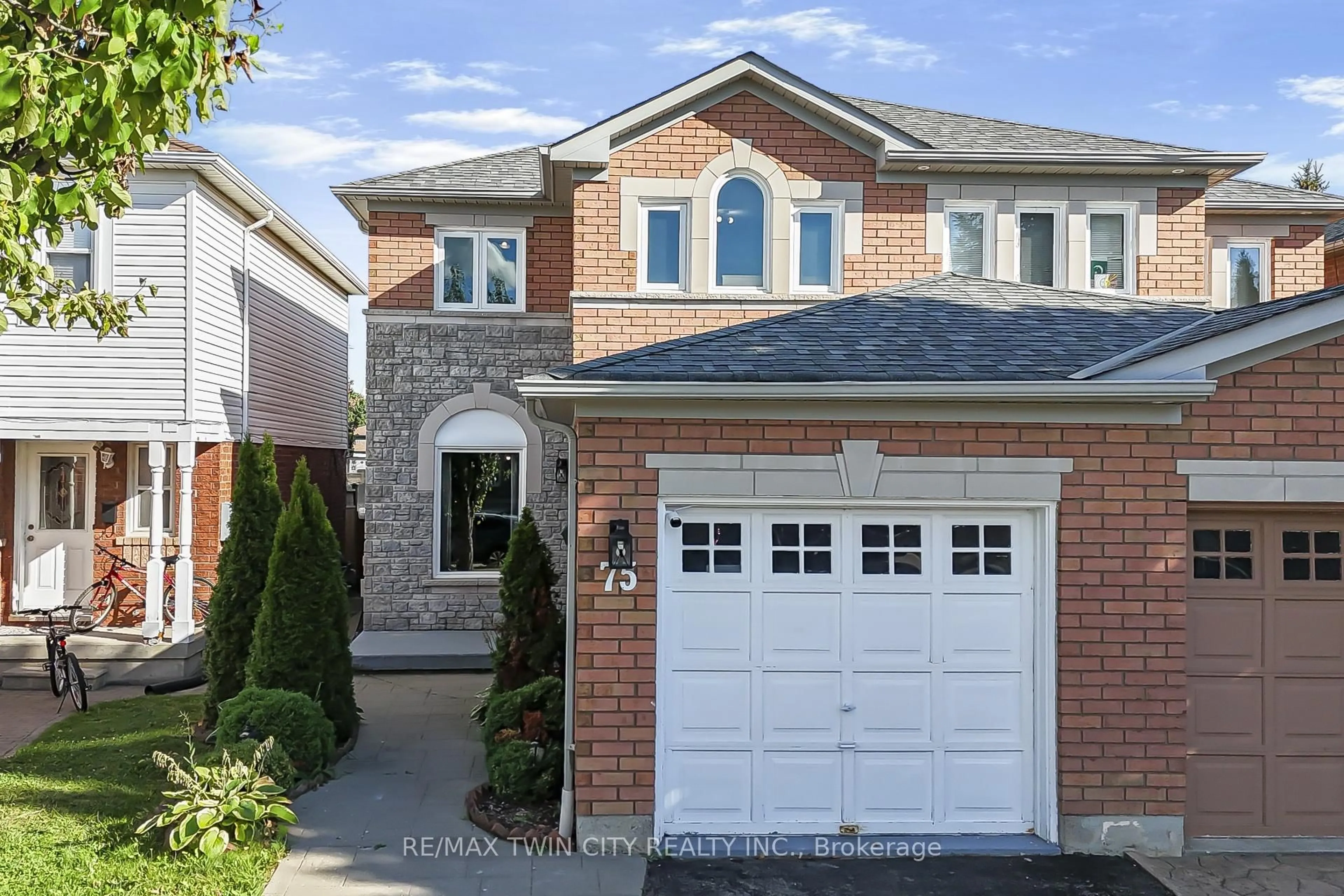 Home with brick exterior material, street for 75 Stonecairn Dr, Cambridge Ontario N1T 1W3