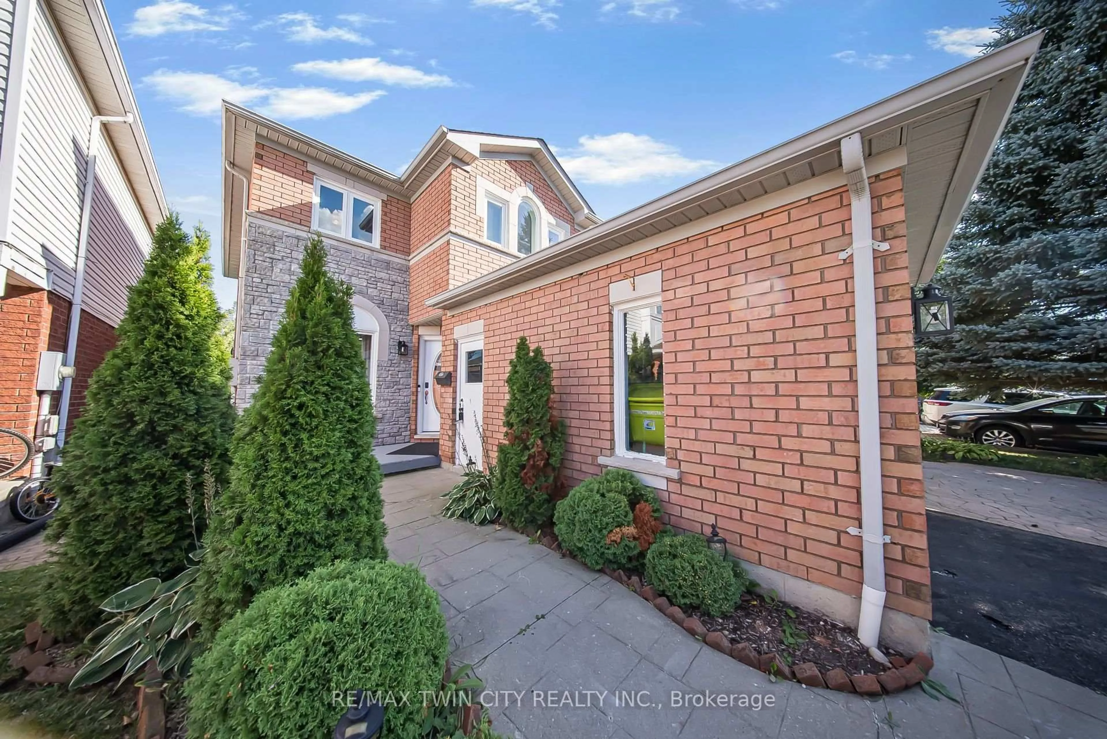 Home with brick exterior material, street for 75 Stonecairn Dr, Cambridge Ontario N1T 1W3