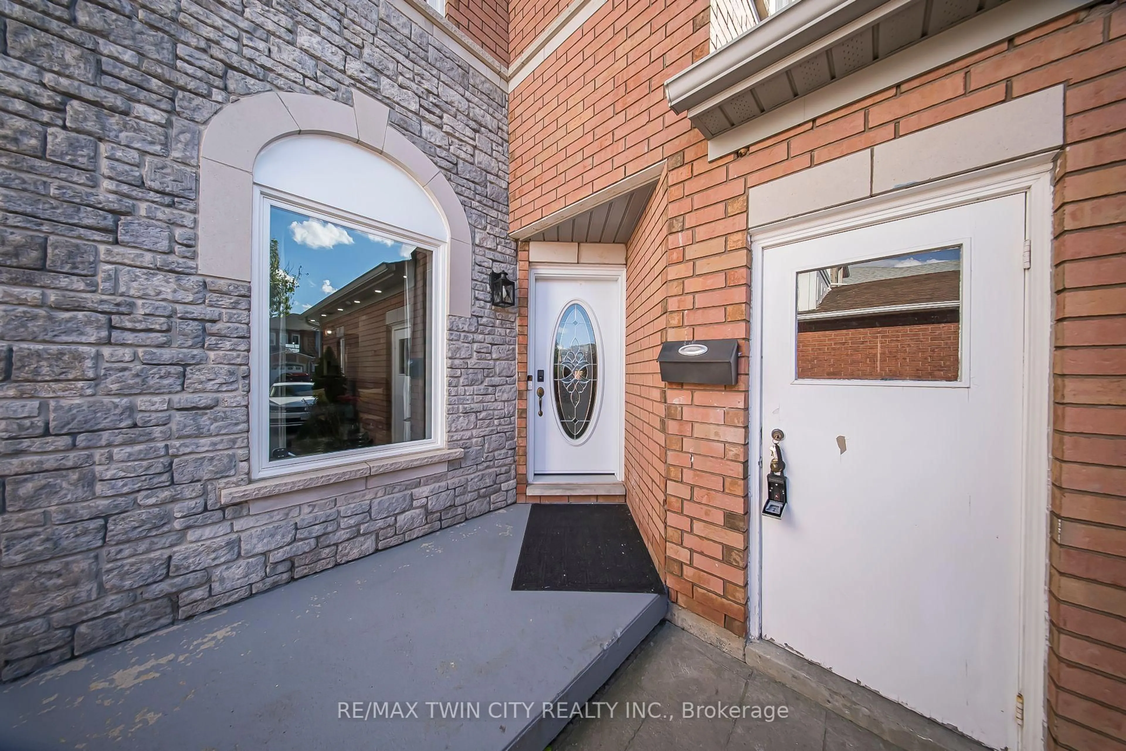 Unknown for 75 Stonecairn Dr, Cambridge Ontario N1T 1W3