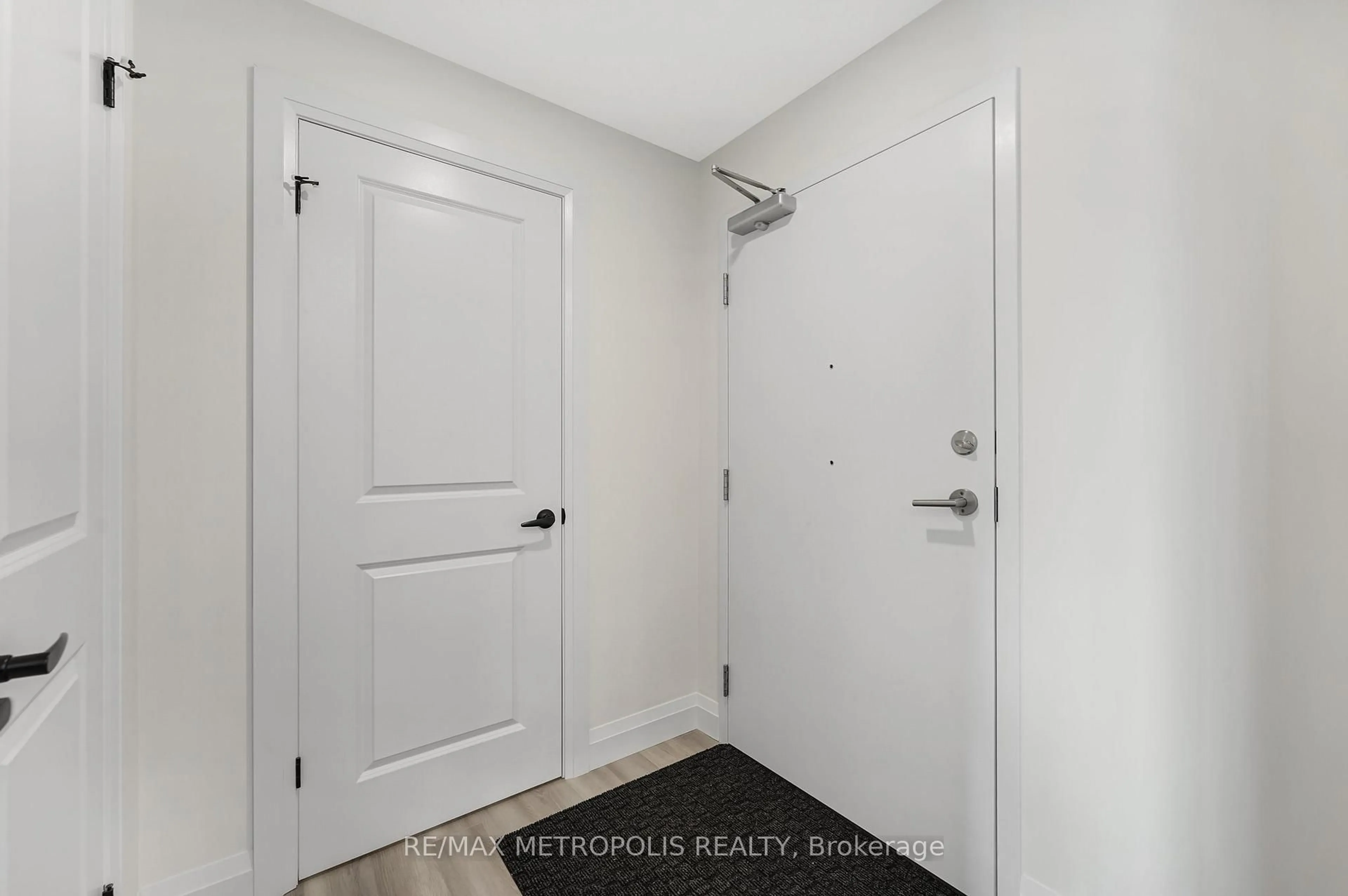 Indoor entryway for 99B Farley Rd, Centre Wellington Ontario N1M 0J9