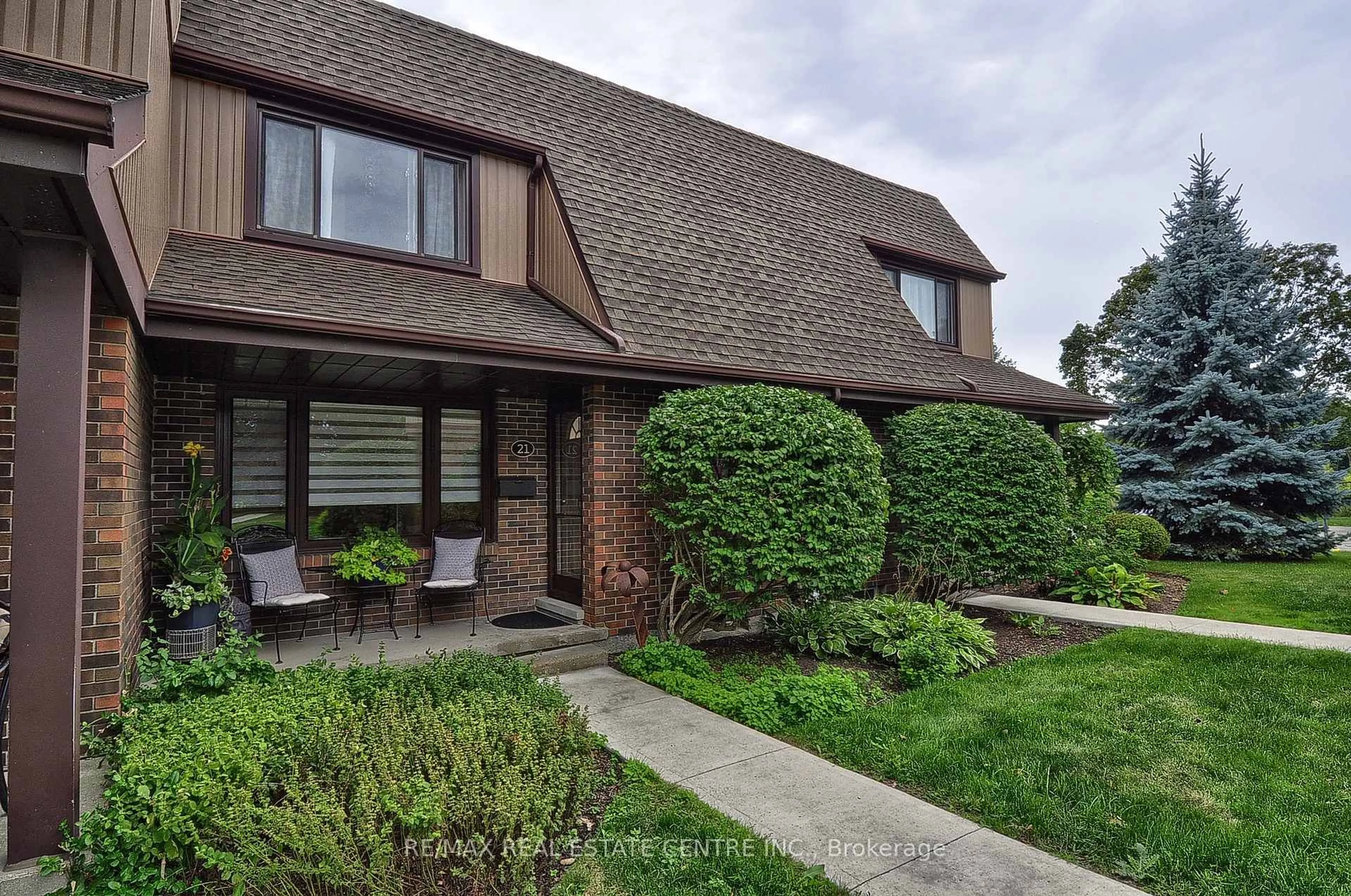 Home with brick exterior material, street for 279 Sandowne Dr, Waterloo Ontario N2K 2C1