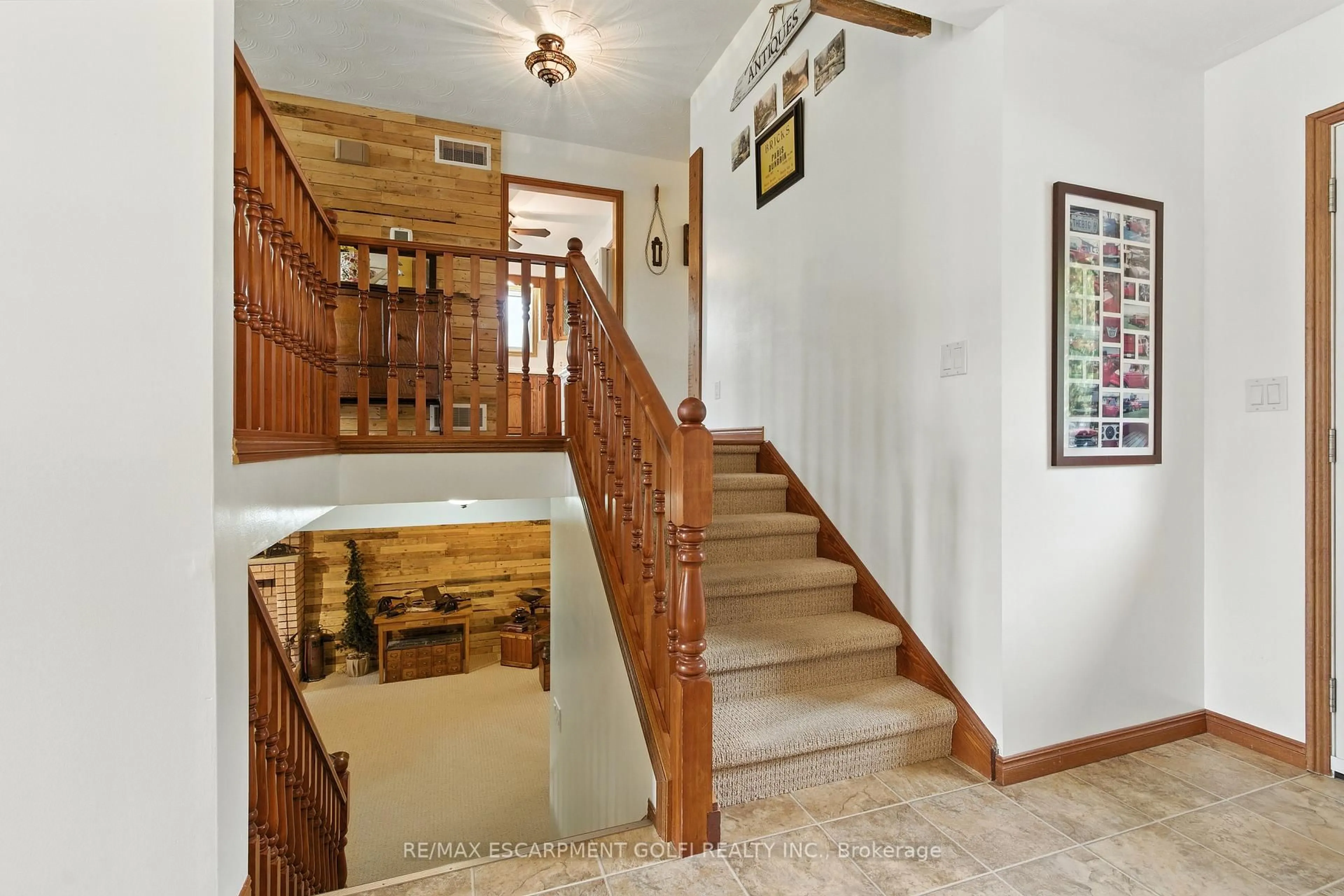 Indoor foyer for 26 Adelaide Ave, Brantford Ontario N3S 7H4