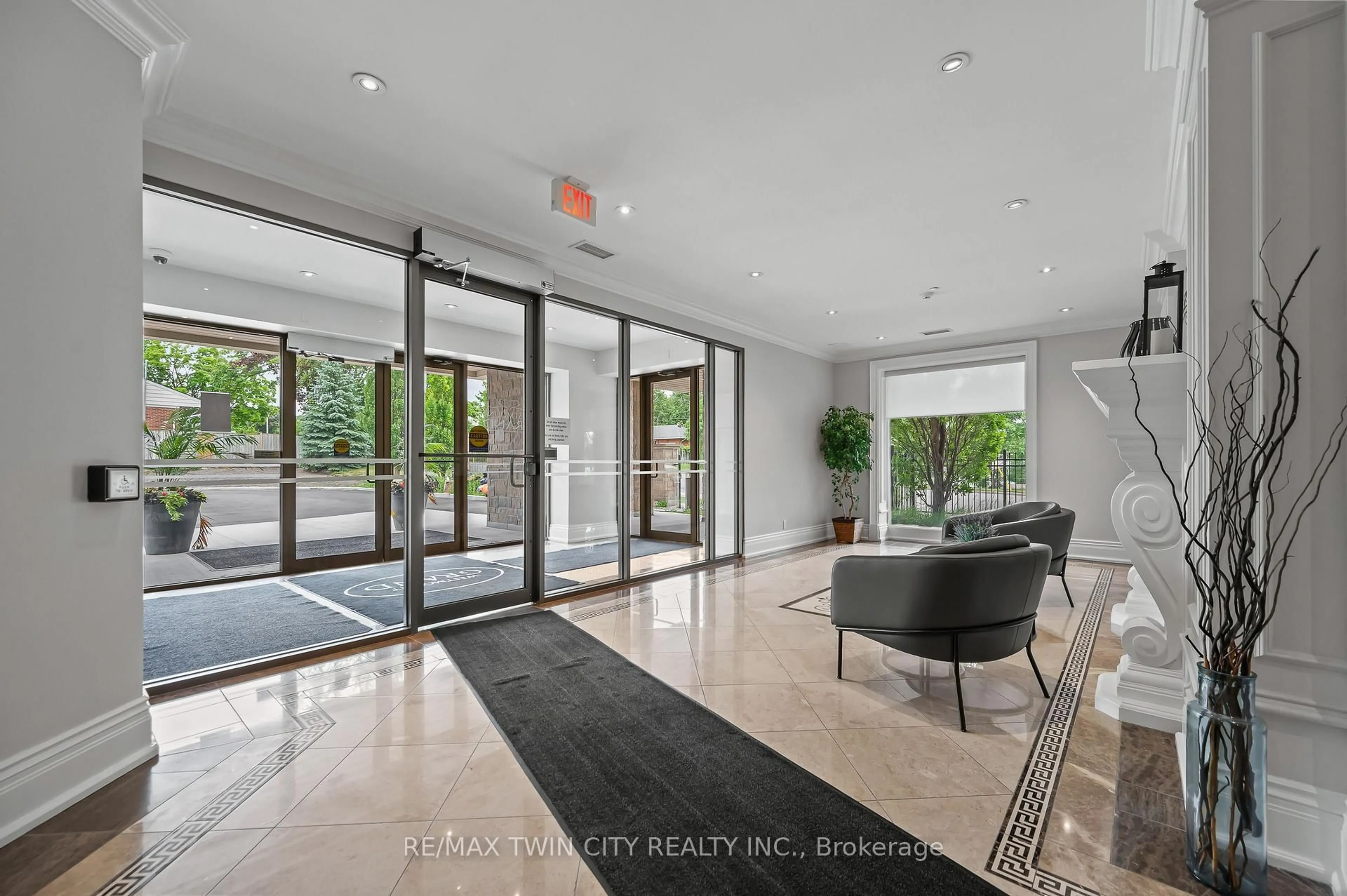 Indoor foyer for 223 Erb St #706, Waterloo Ontario N2L 0B3