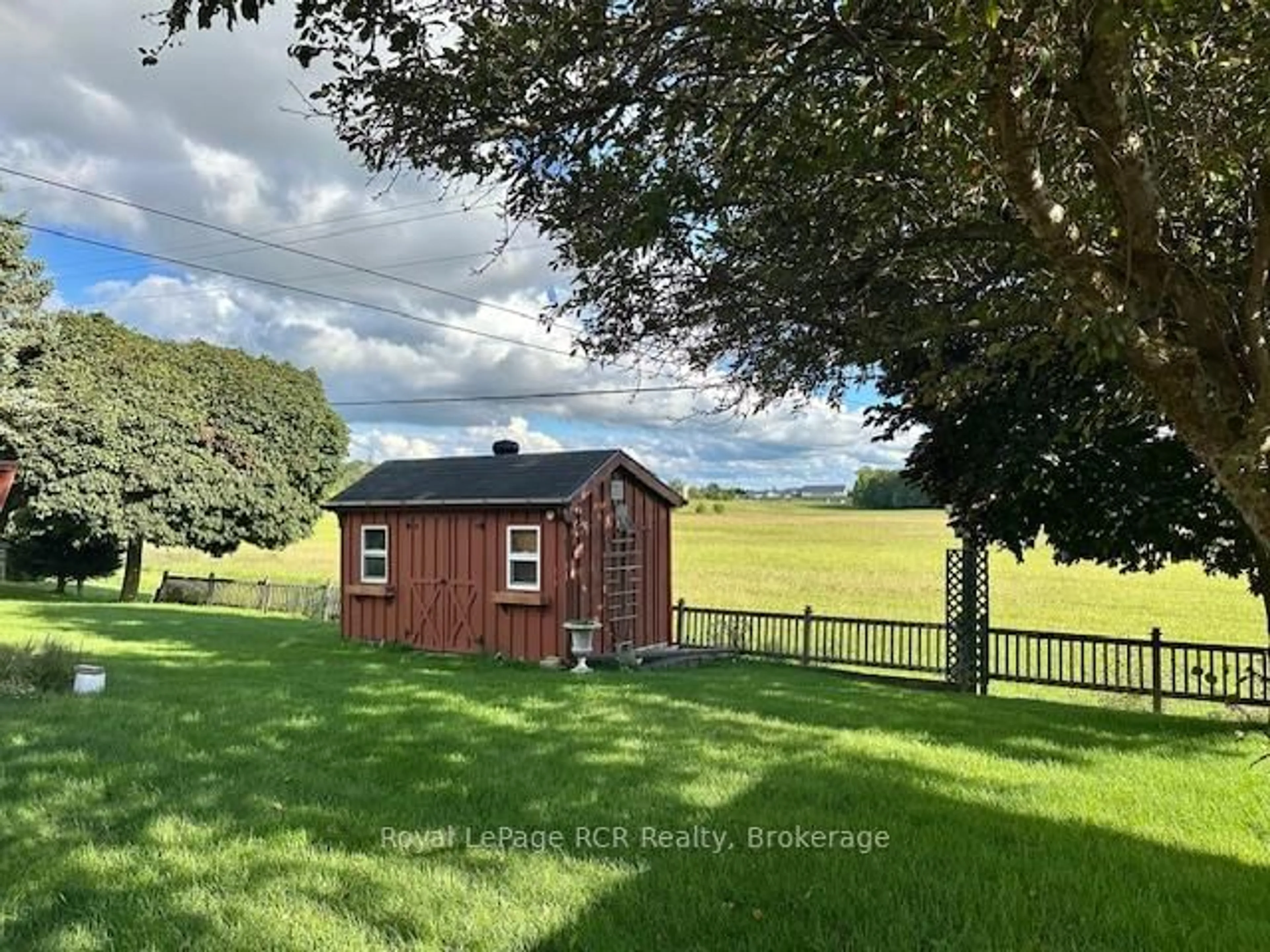 Shed for 29 2nd Street Cres, Hanover Ontario N4N 3R3