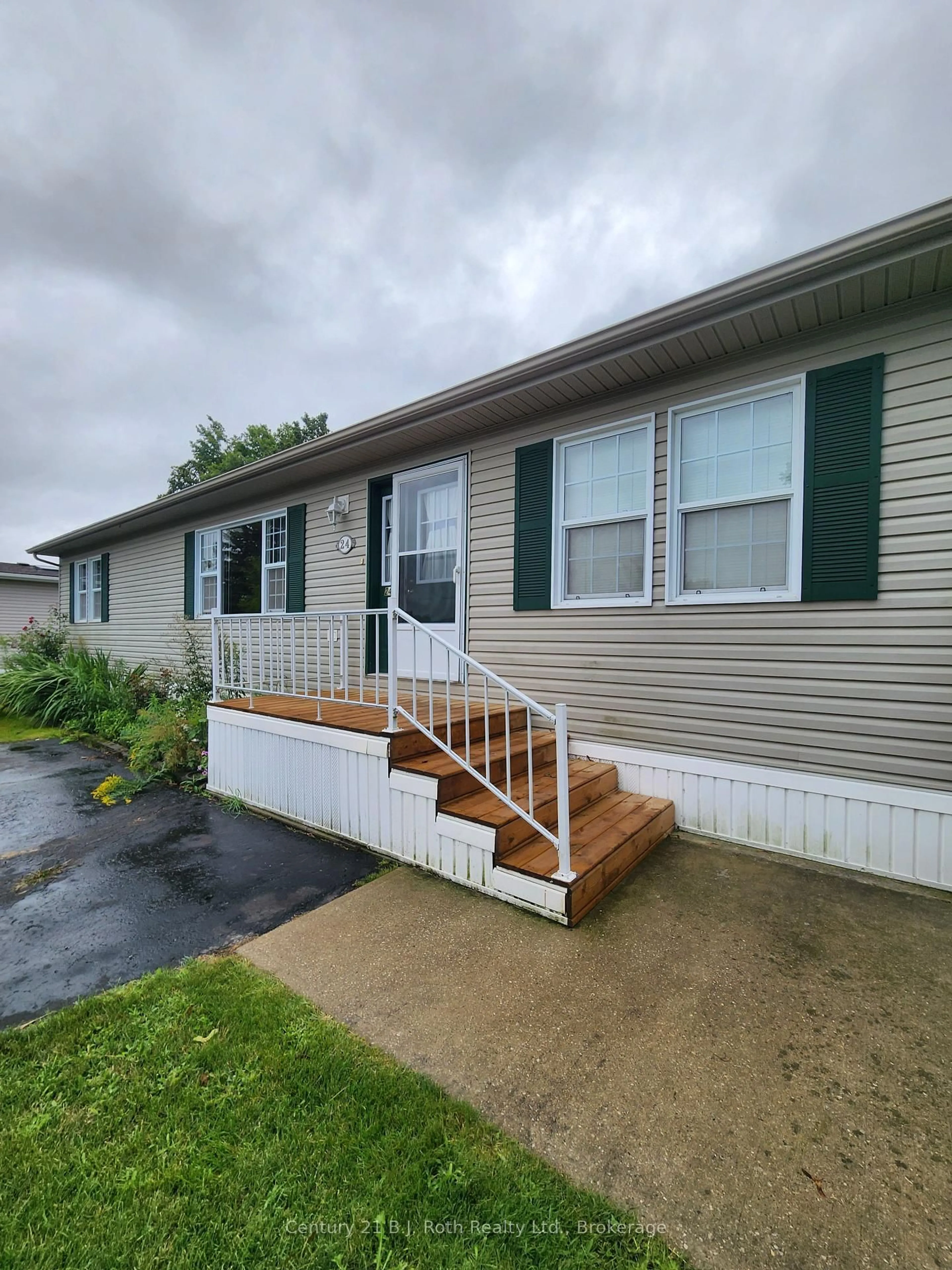 Home with vinyl exterior material, street for 6512 Minto Line 12 #J-24, Minto Ontario N0G 1M0